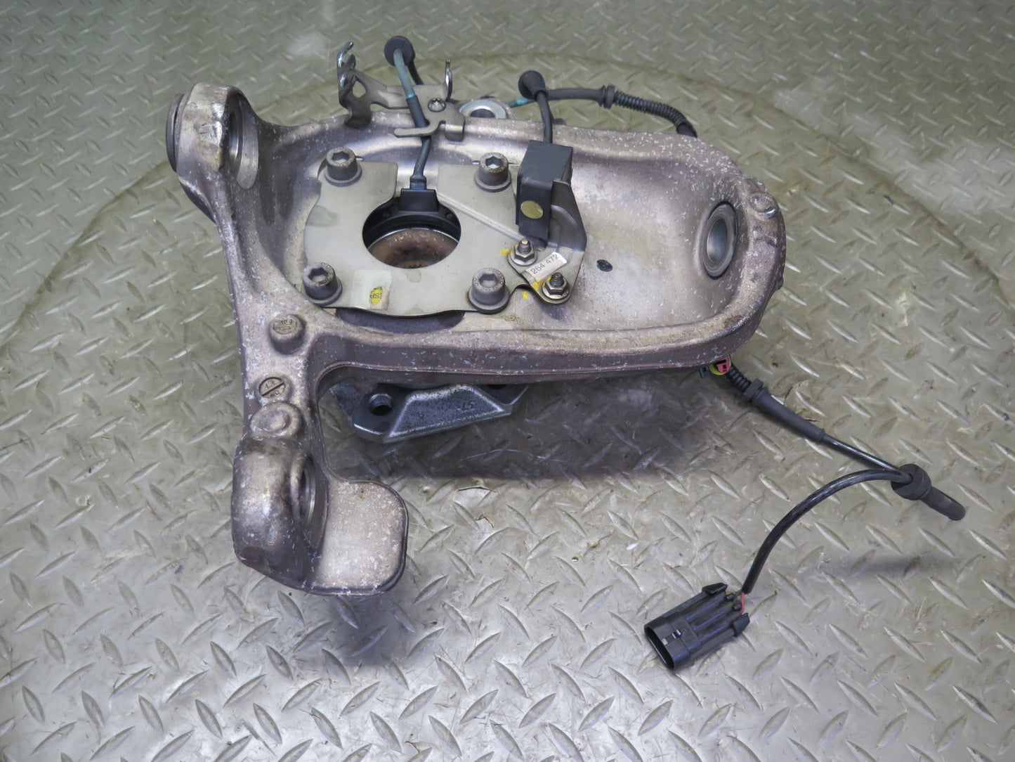 2008-2019 Maserati Granturismo M145 RWD Front Right Spindle Knuckle Wheel Hub