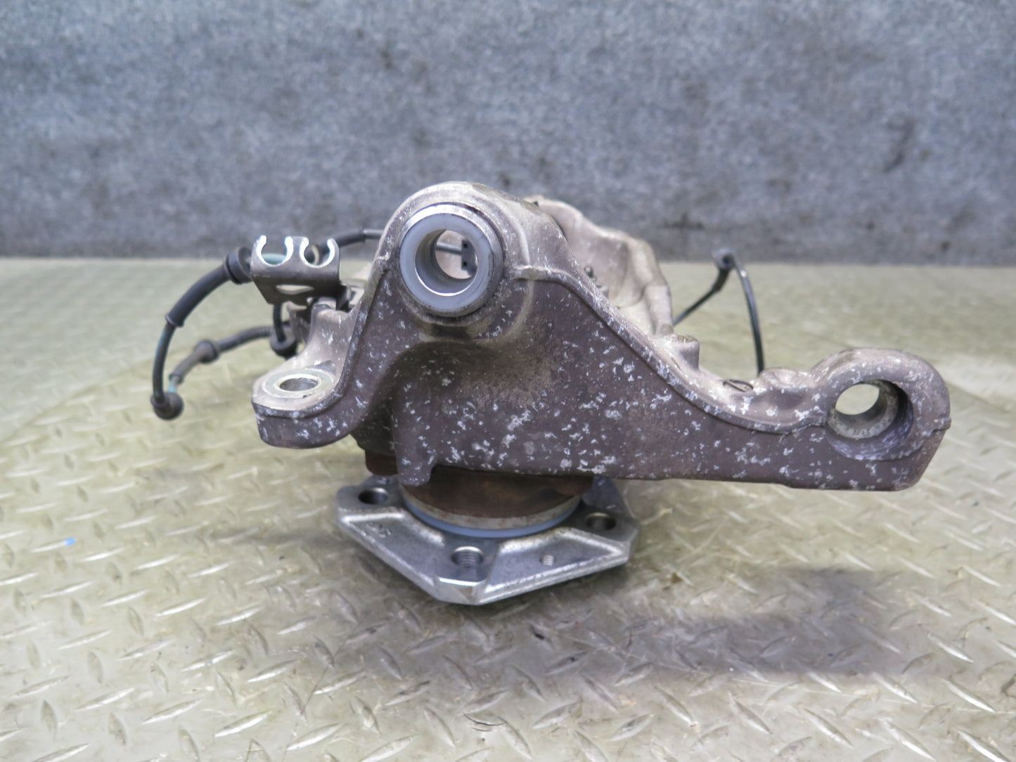 2008-2019 Maserati Granturismo M145 RWD Front Right Spindle Knuckle Wheel Hub