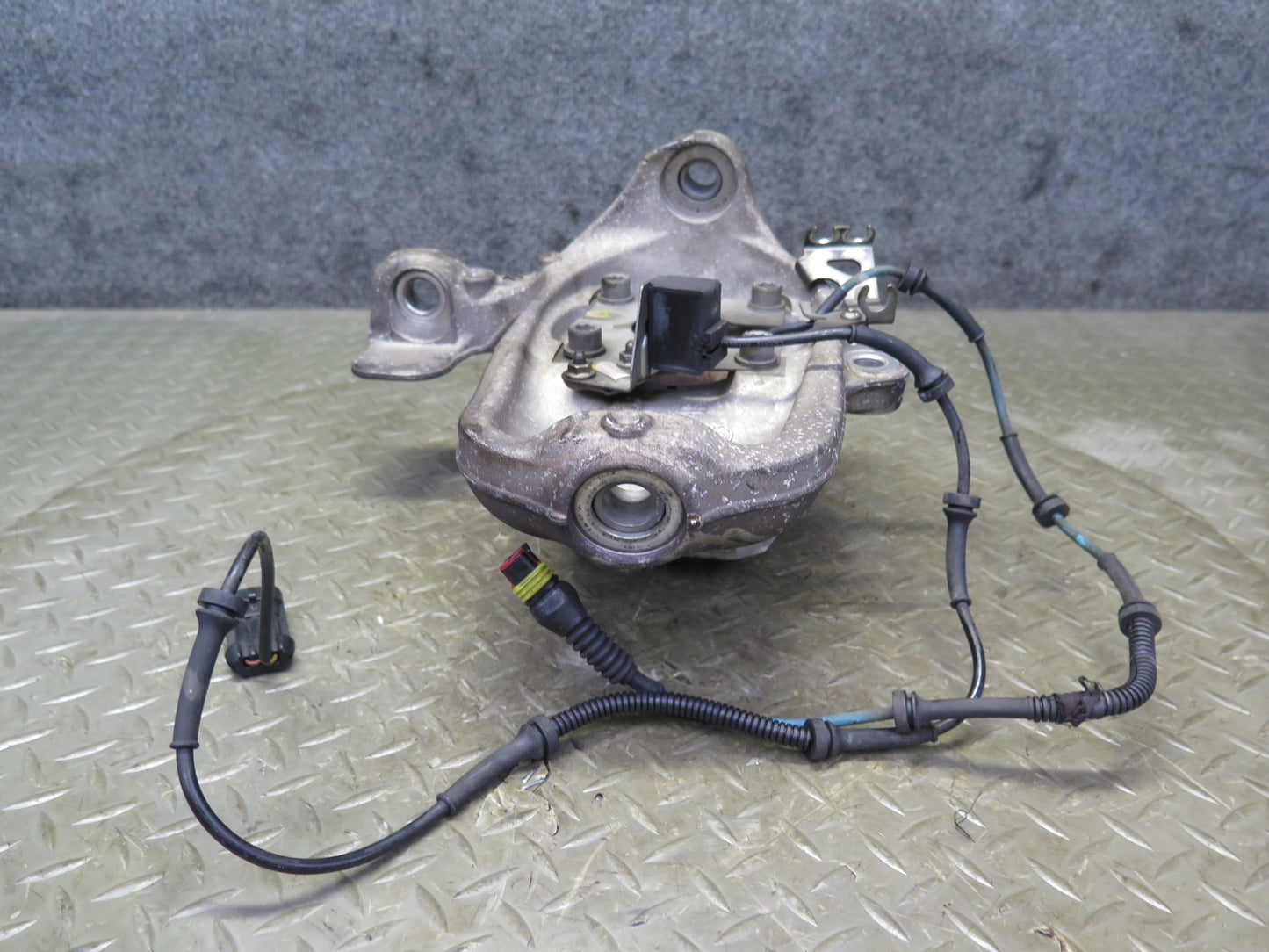 2008-2019 Maserati Granturismo M145 RWD Front Right Spindle Knuckle Wheel Hub
