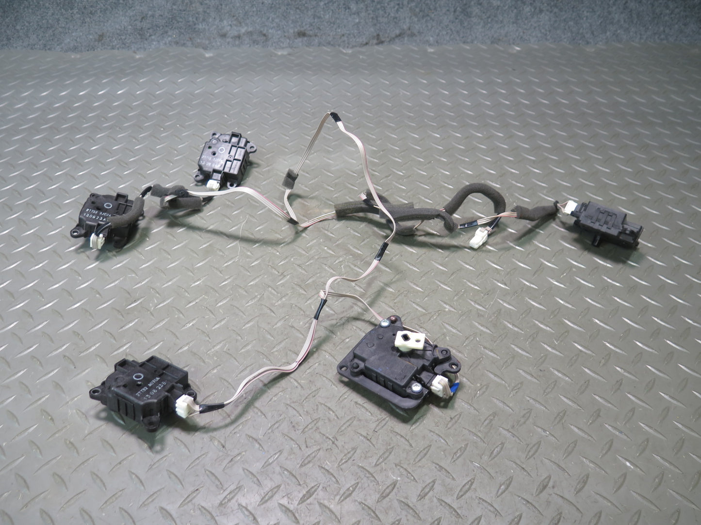 2013-2020 Infiniti JX35 QX60 A/C Heater Flap Door Actuator Motor Wiring Set