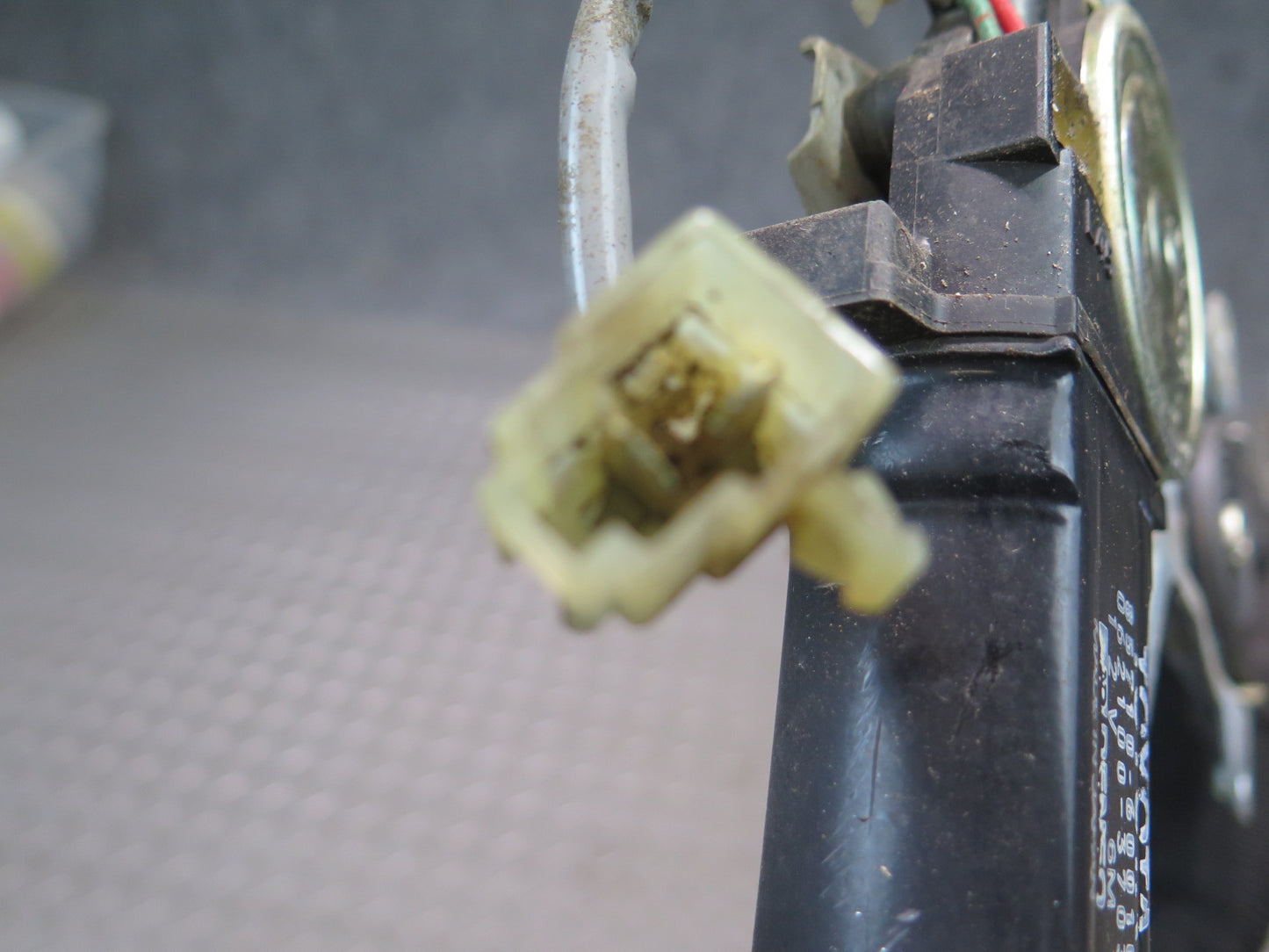 1991-1997 Toyota Land Cruiser FJ80 Front Right Door Window Regulator W/ Motor