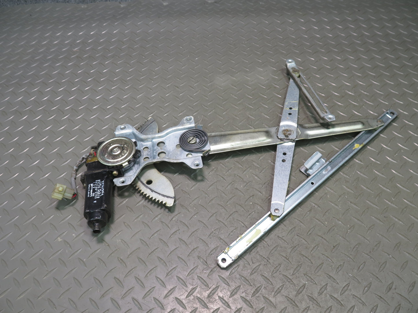 1991-1997 Toyota Land Cruiser FJ80 Front Right Door Window Regulator W/ Motor