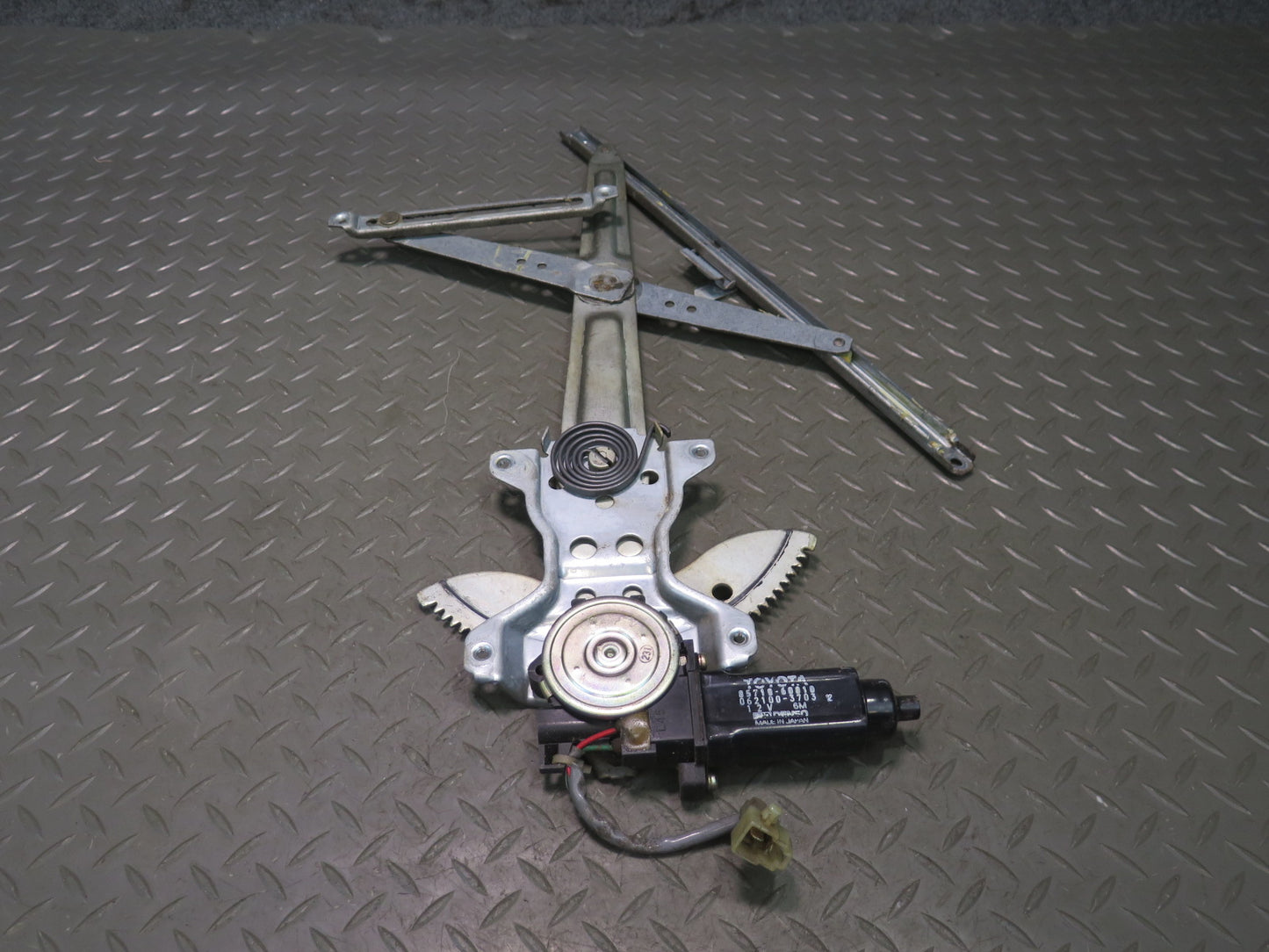 1991-1997 Toyota Land Cruiser FJ80 Front Right Door Window Regulator W/ Motor