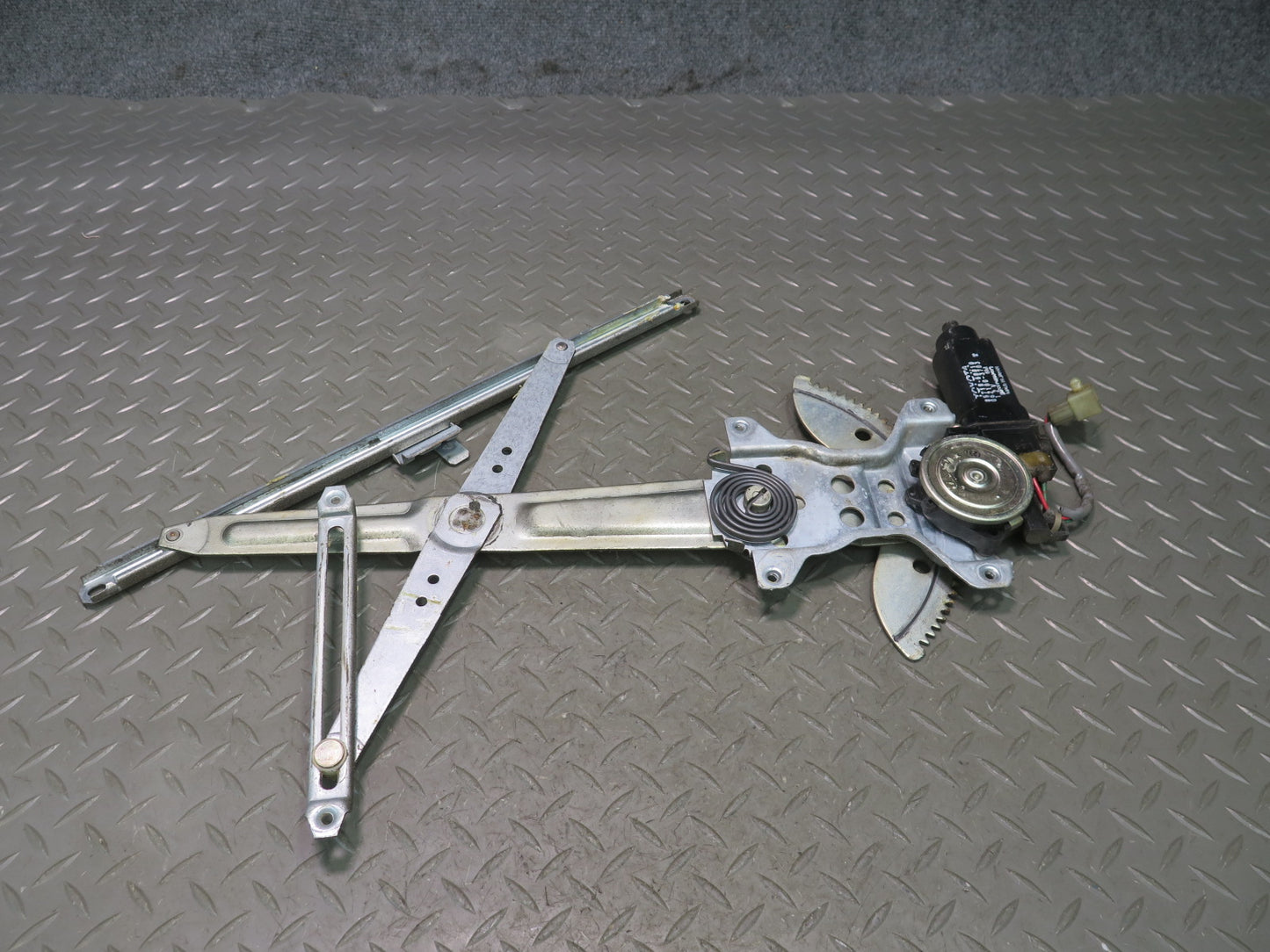 1991-1997 Toyota Land Cruiser FJ80 Front Right Door Window Regulator W/ Motor