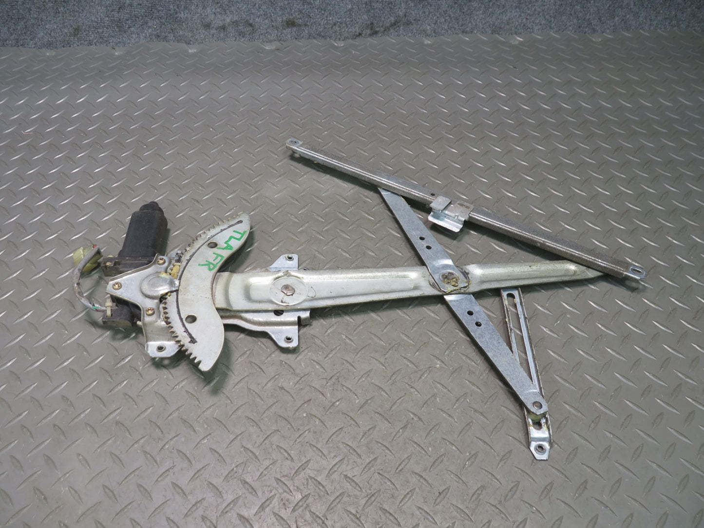 1991-1997 Toyota Land Cruiser FJ80 Front Right Door Window Regulator W/ Motor