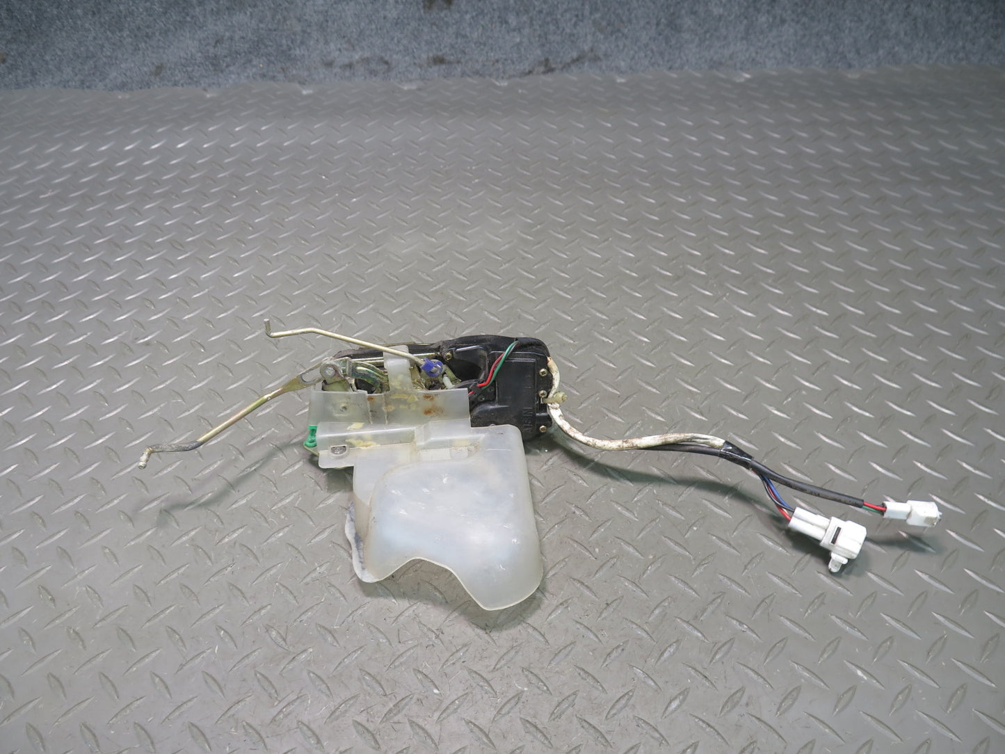 1991-1997 Toyota Land Cruiser FJ80 Front Left Door Lock Latch Actuator