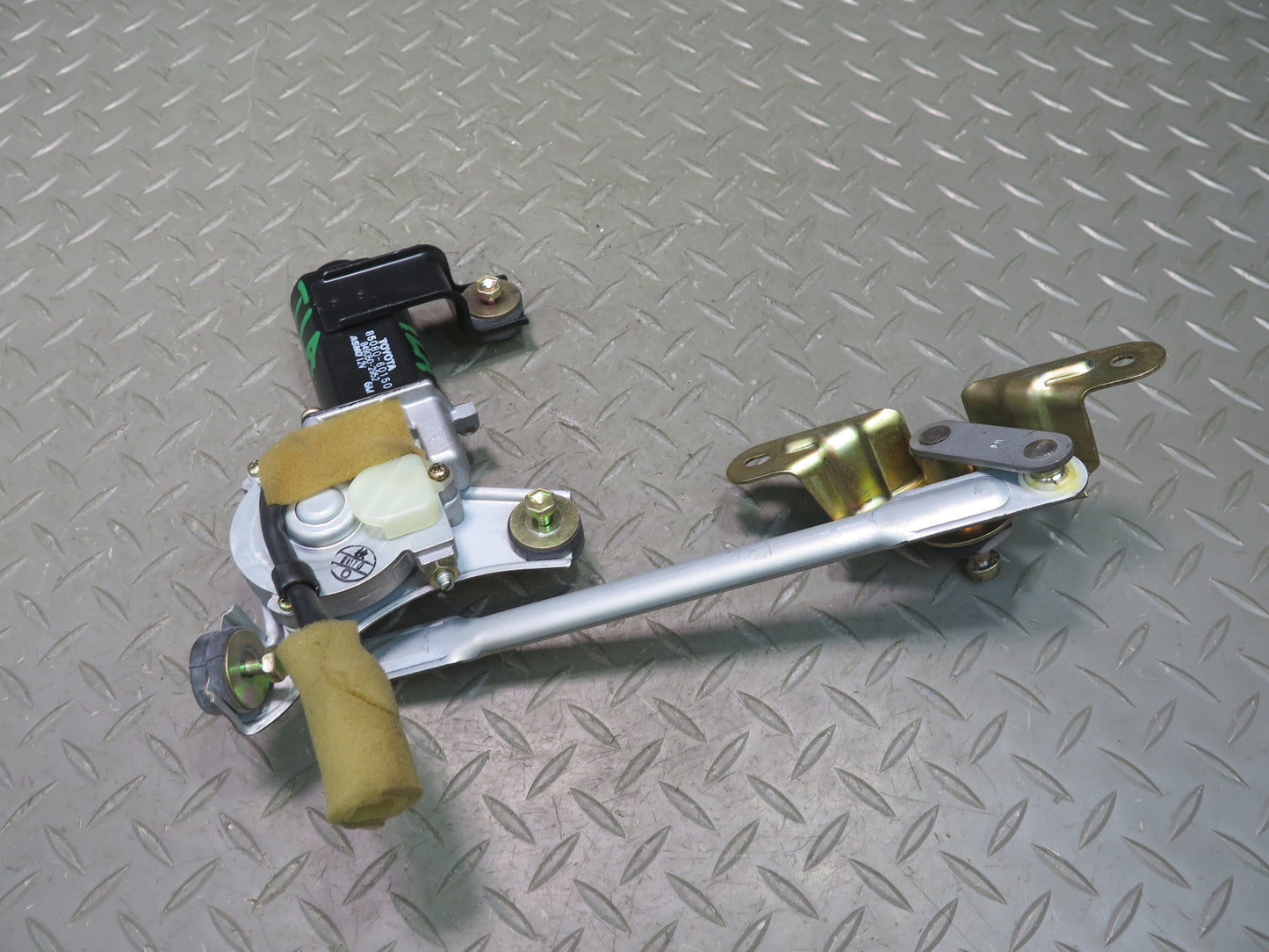 1991-1992 Toyota Land Cruiser FJ80 Rear Wiper Motor Assembly 85080-60150