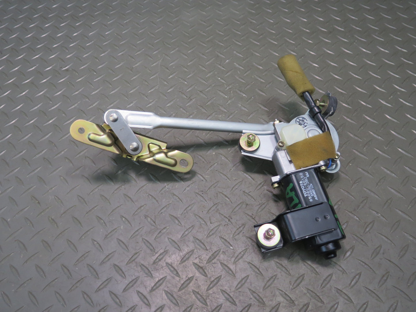 1991-1992 Toyota Land Cruiser FJ80 Rear Wiper Motor Assembly 85080-60150