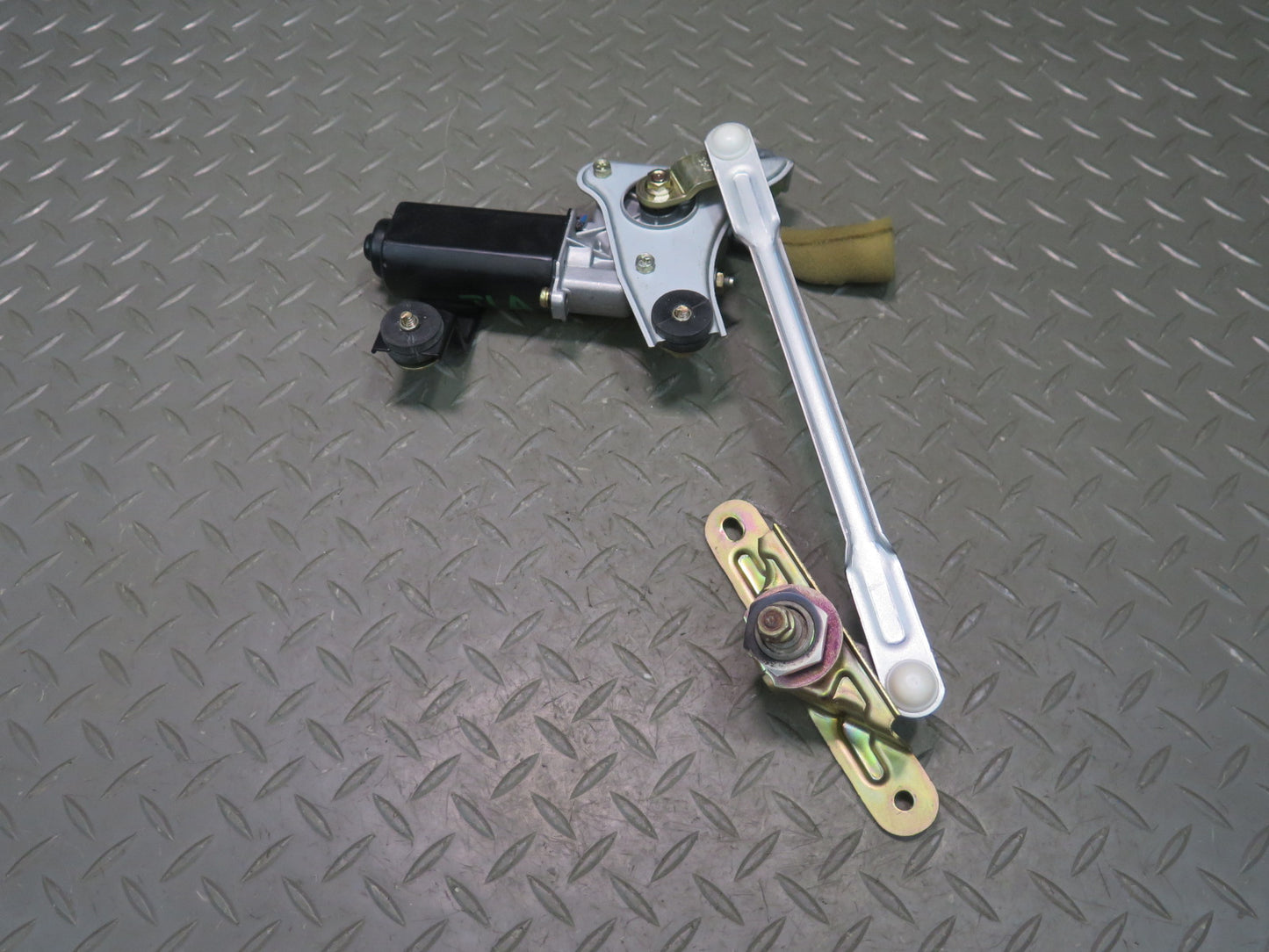 1991-1992 Toyota Land Cruiser FJ80 Rear Wiper Motor Assembly 85080-60150