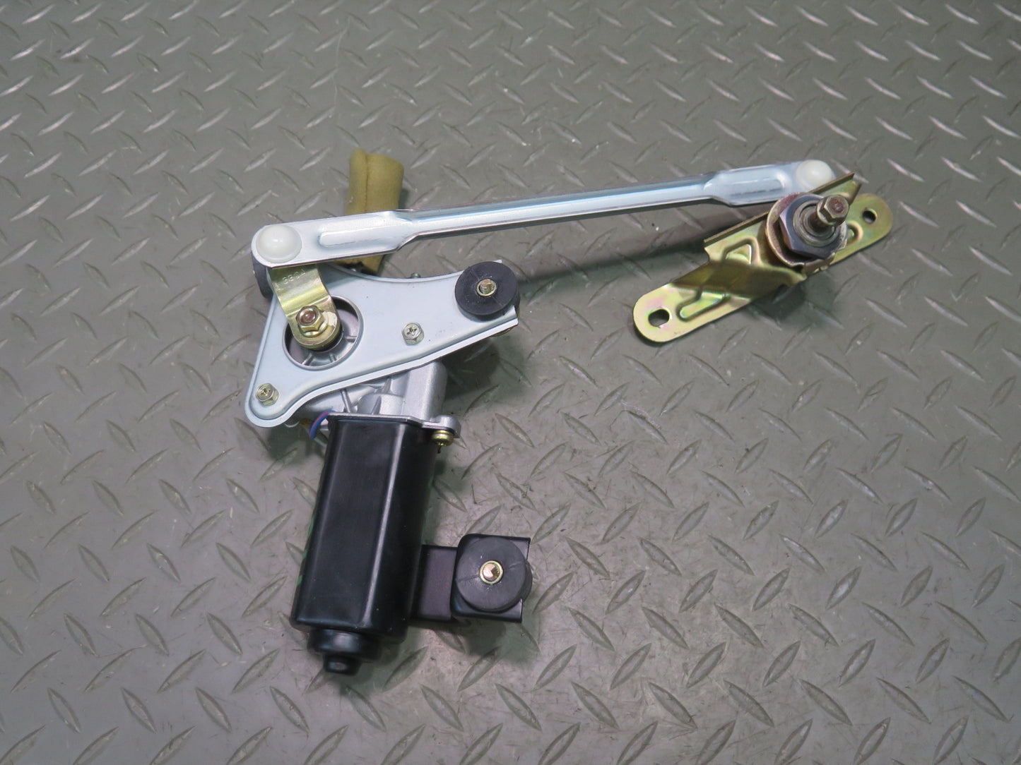 1991-1992 Toyota Land Cruiser FJ80 Rear Wiper Motor Assembly 85080-60150