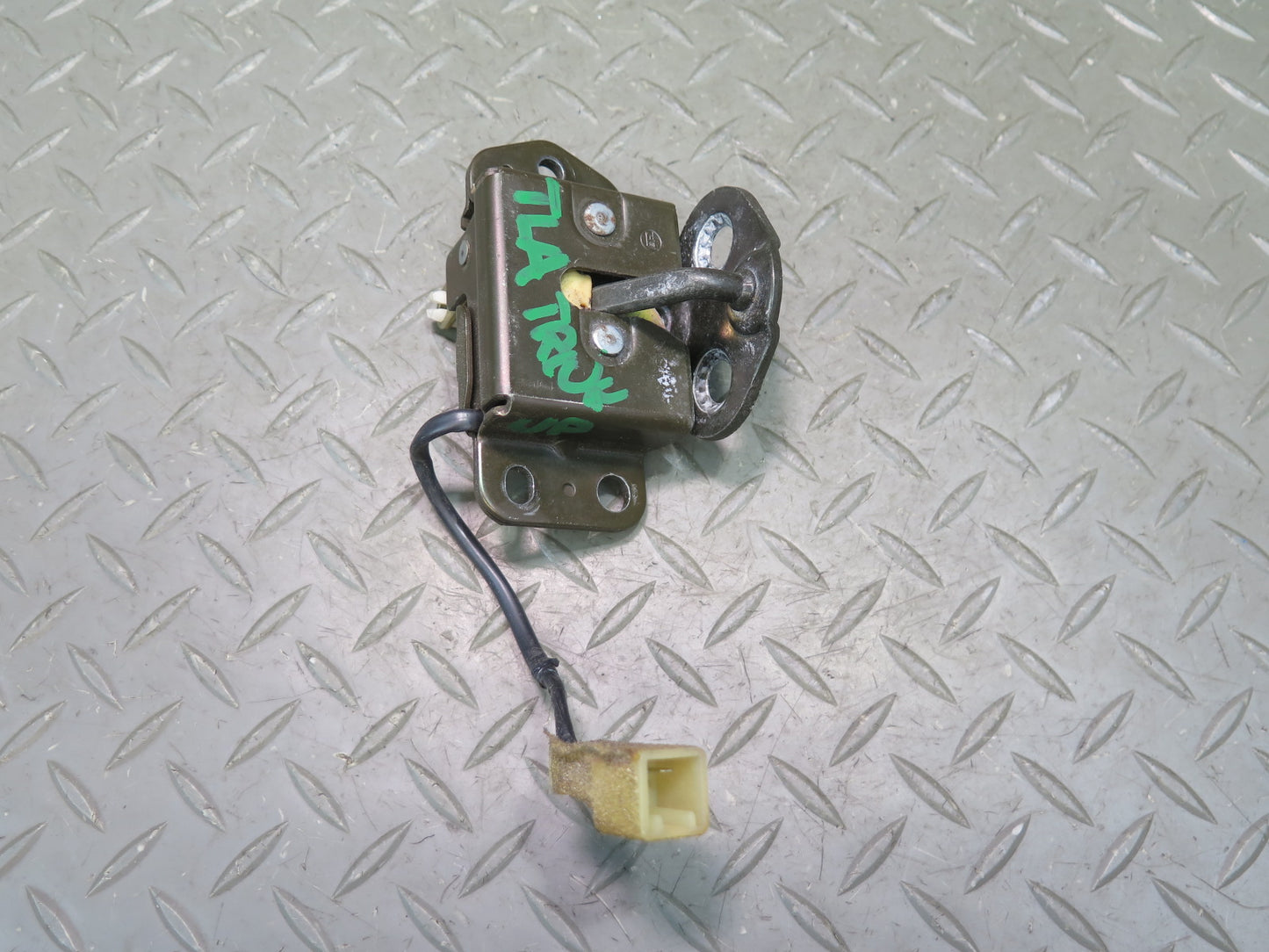 1991-1994 Toyota Land Cruiser FJ80 Liftgate Hatch Door Lock Latch w Striker