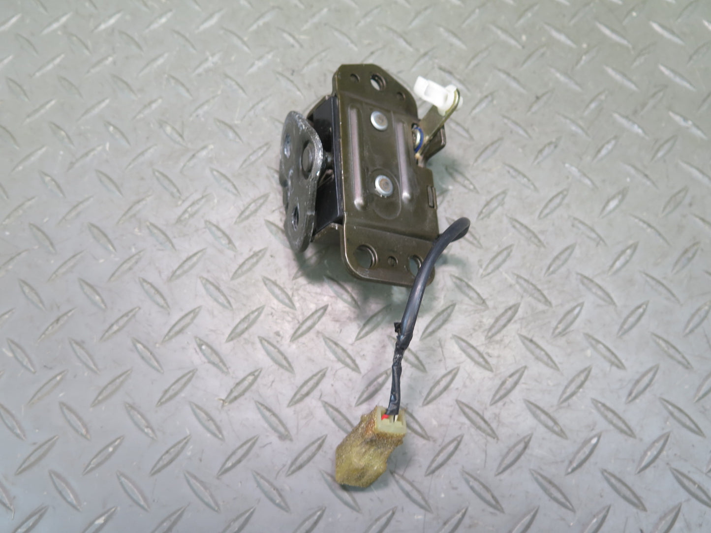 1991-1994 Toyota Land Cruiser FJ80 Liftgate Hatch Door Lock Latch w Striker