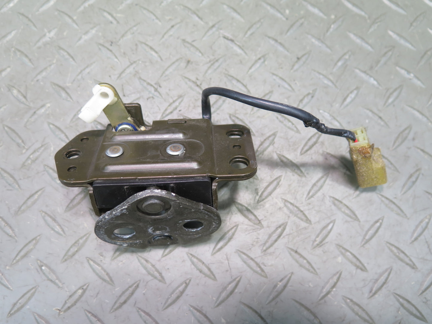 1991-1994 Toyota Land Cruiser FJ80 Liftgate Hatch Door Lock Latch w Striker