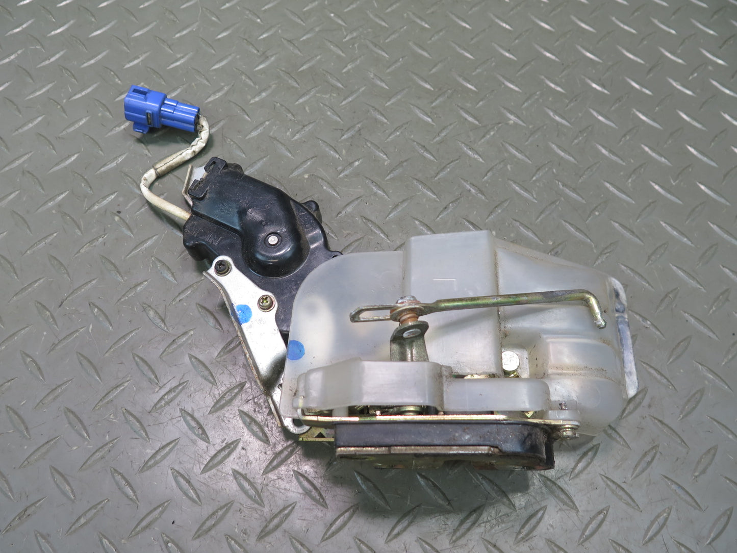 1991-1997 Toyota Land Cruiser FJ80 Rear Left Door Lock Latch Actuator