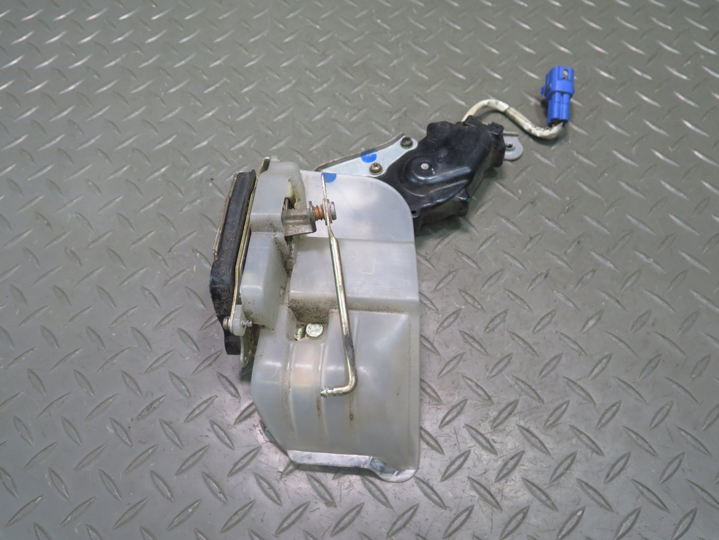 1991-1997 Toyota Land Cruiser FJ80 Rear Left Door Lock Latch Actuator