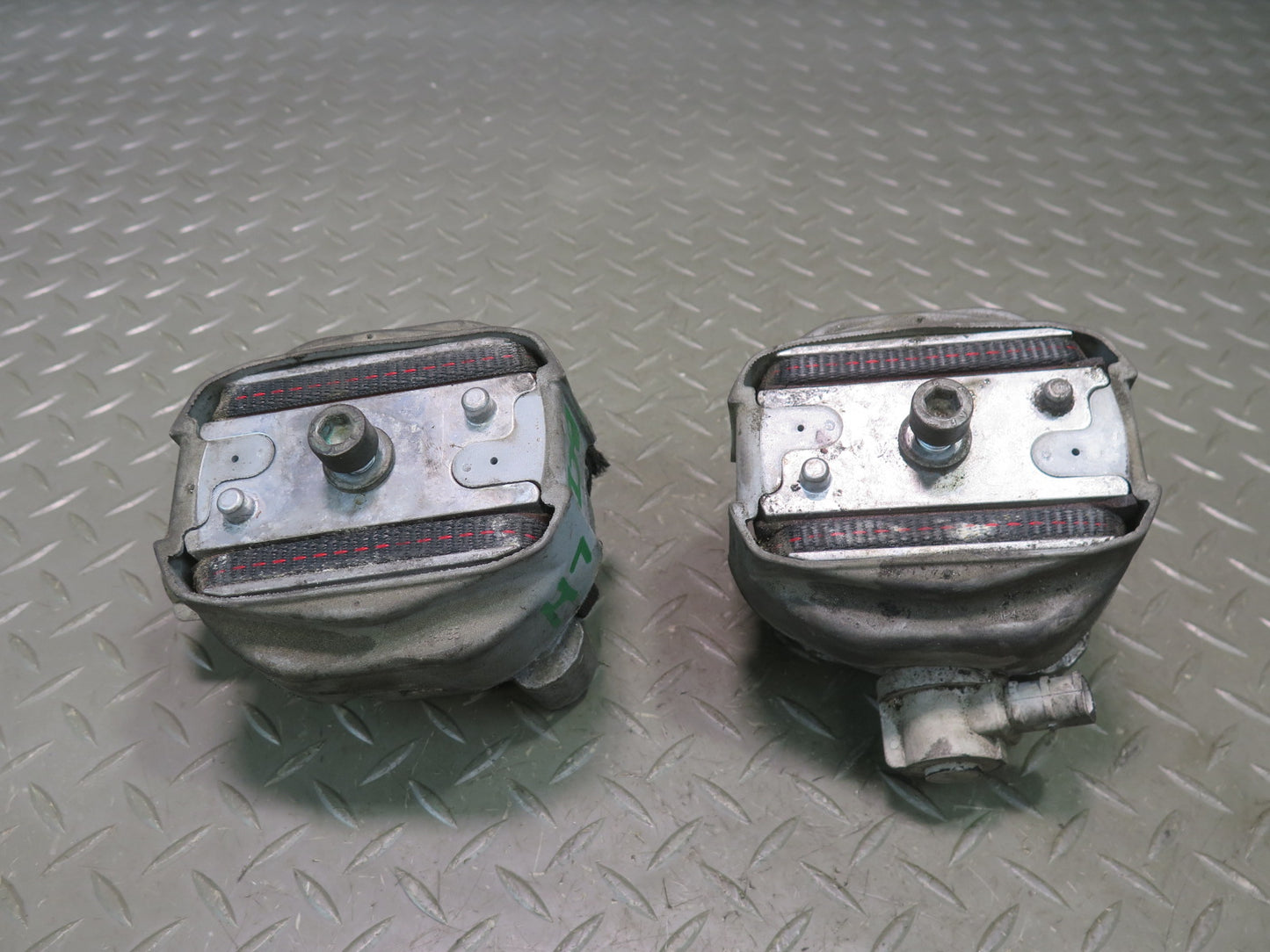 2006-2012 Bentley Flying Spure 6.0L Left & Right Side Engine Motor Mount