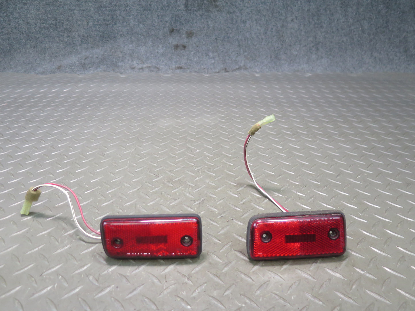 1991-1992 Toyota Land Cruiser FJ80 Rear Left & Right Side Marker Light Lamp Set