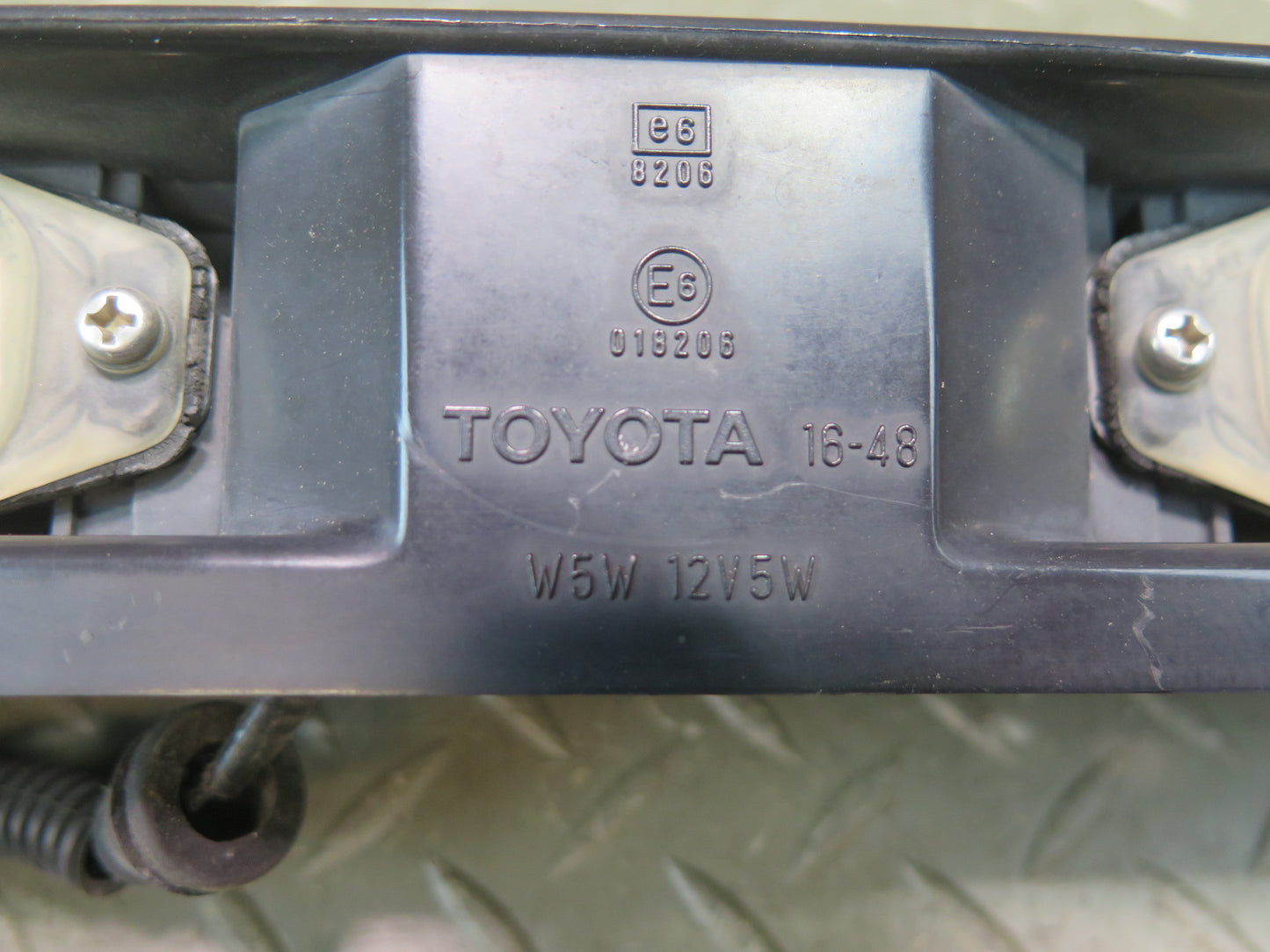 1991-1997 Toyota Land Cruiser FJ80 Rear License Plate Light Lamp