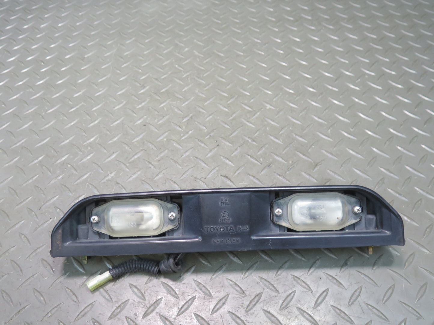 1991-1997 Toyota Land Cruiser FJ80 Rear License Plate Light Lamp