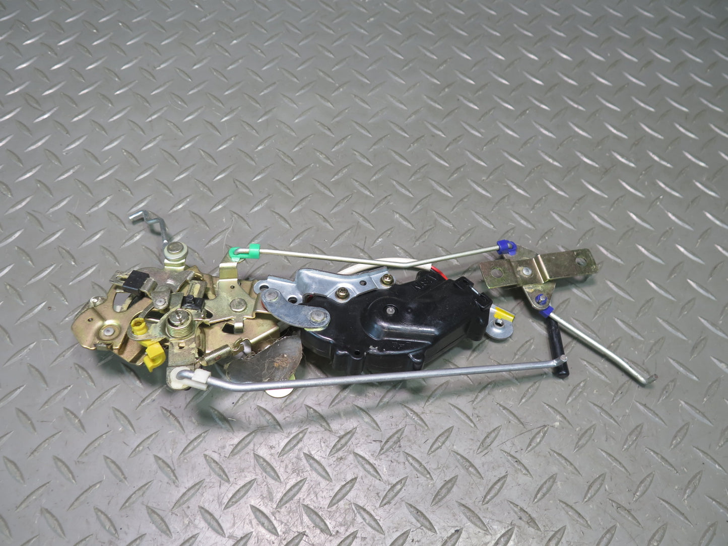 1991-1997 Toyota Land Cruiser FJ80 Rear Tailgate Trunk Lock Latch Actuator Set