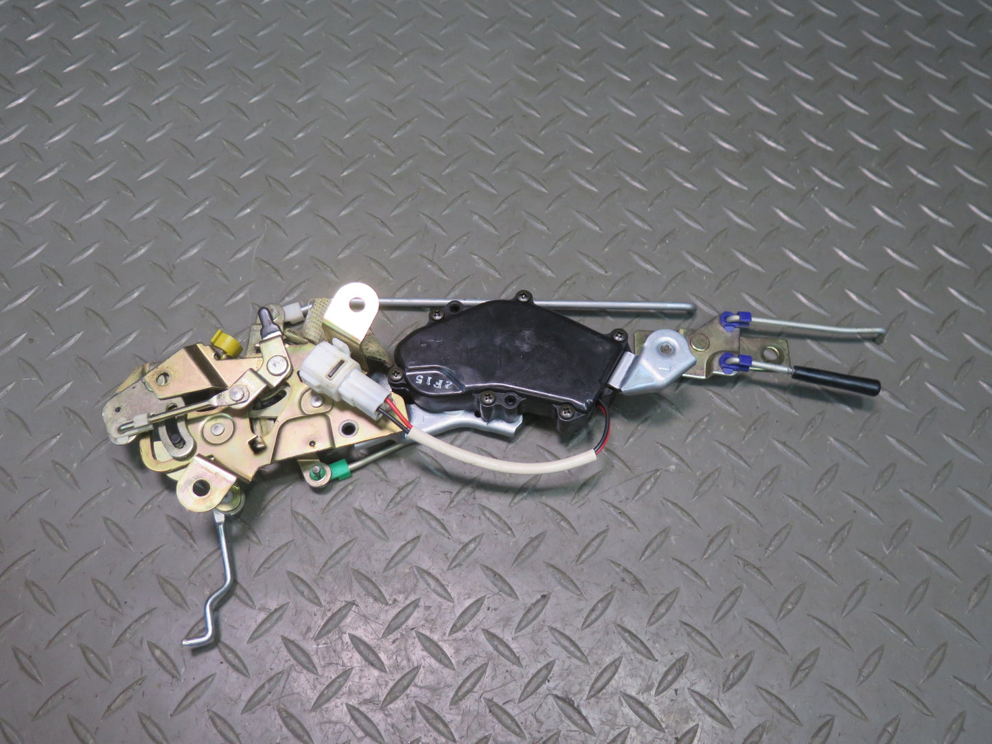 1991-1997 Toyota Land Cruiser FJ80 Rear Tailgate Trunk Lock Latch Actuator Set