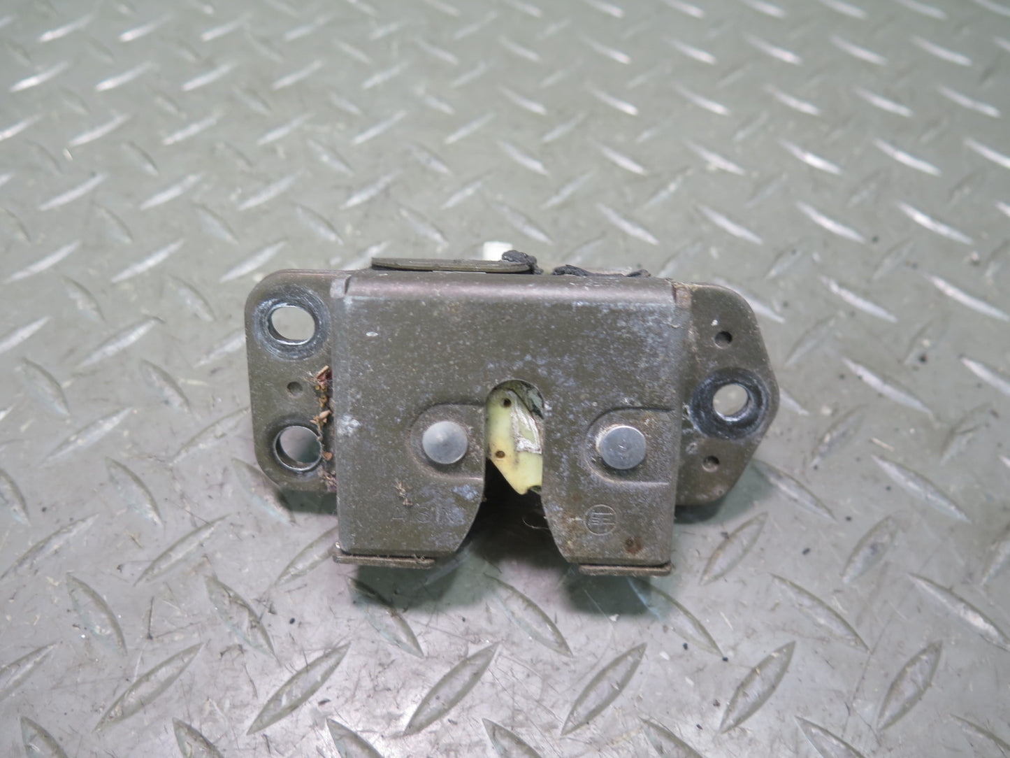 1991-1997 Toyota Land Cruiser FJ80 Rear Trunk Lid Tailgate Handle Lock Latch Set