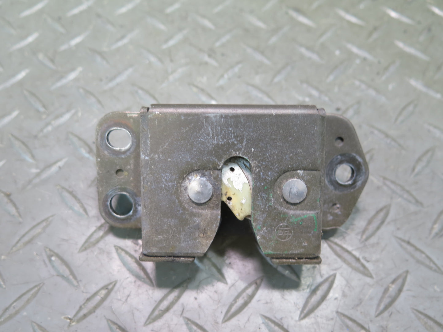 1991-1997 Toyota Land Cruiser FJ80 Rear Trunk Lid Tailgate Handle Lock Latch Set
