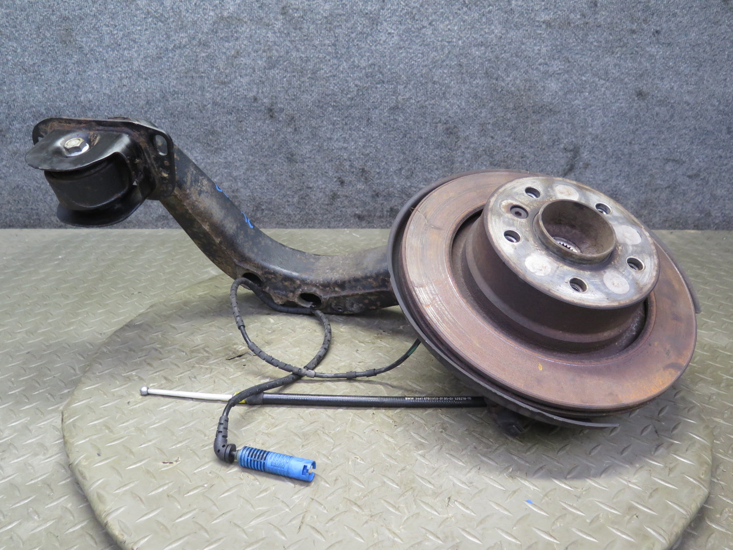 03-08 BMW E85 Z4 3.0L RWD Rear Left Spindle Knuckle Trailing Arm Hub Bearing OEM