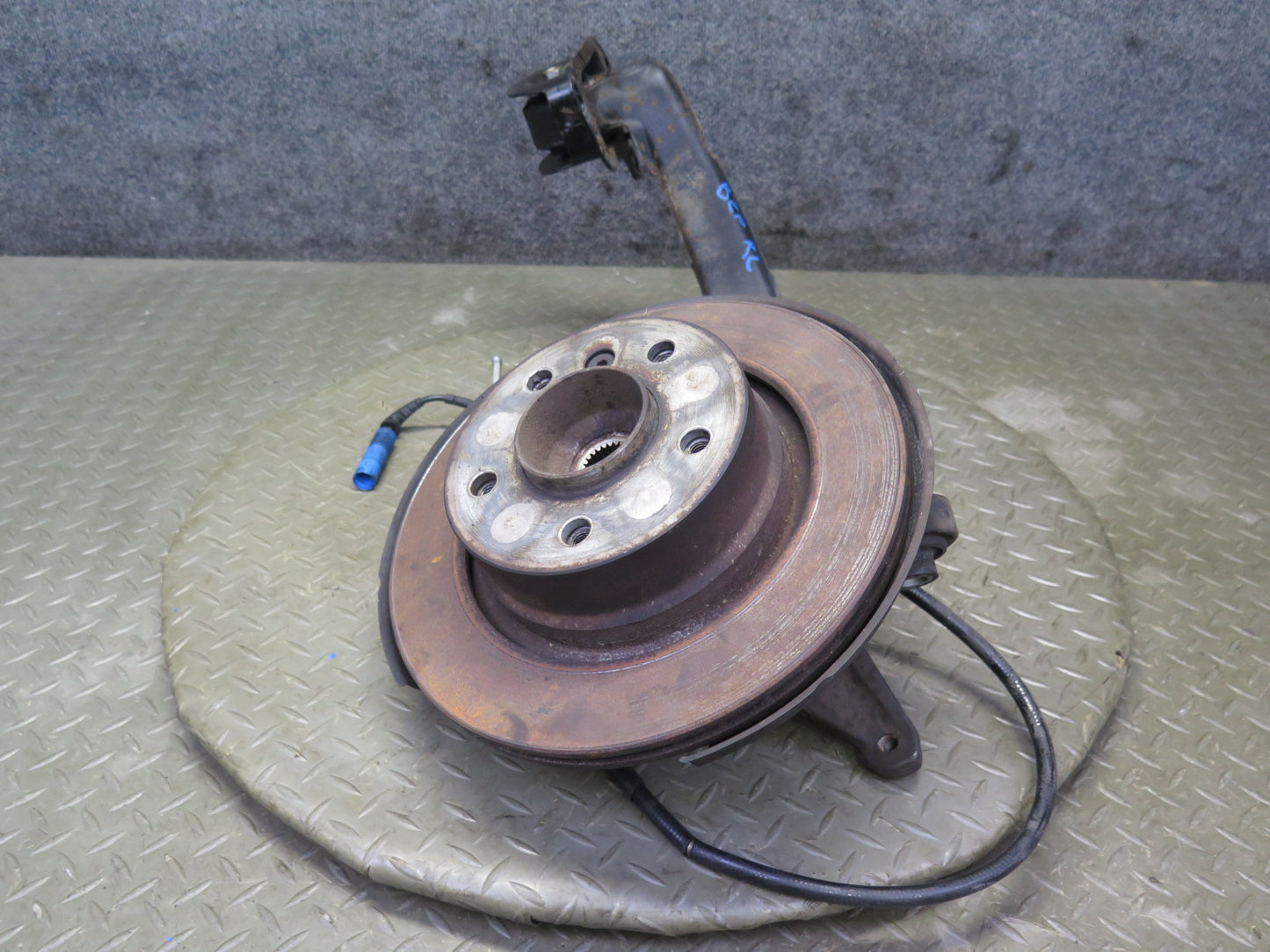 03-08 BMW E85 Z4 3.0L RWD Rear Left Spindle Knuckle Trailing Arm Hub Bearing OEM