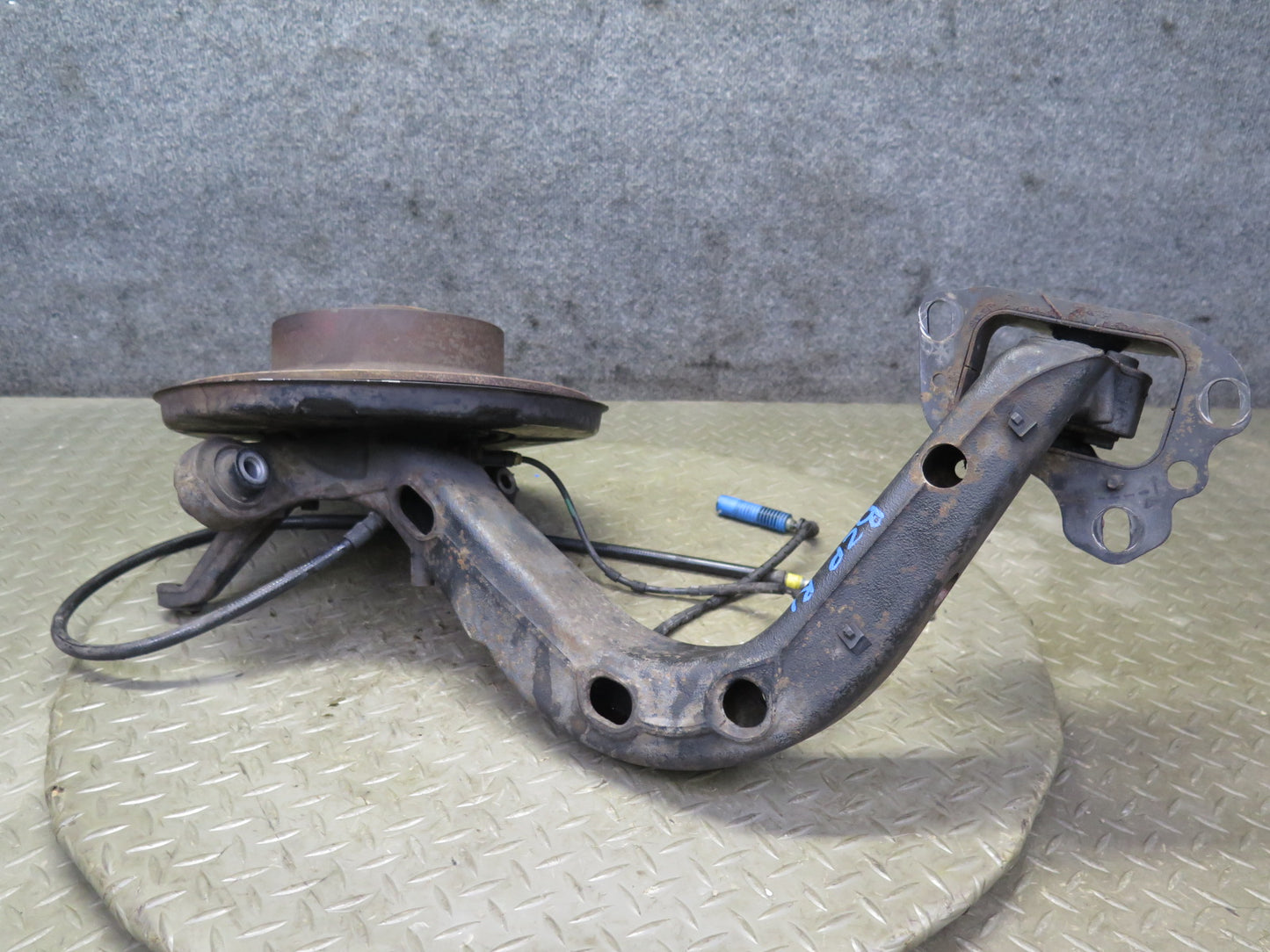 03-08 BMW E85 Z4 3.0L RWD Rear Left Spindle Knuckle Trailing Arm Hub Bearing OEM