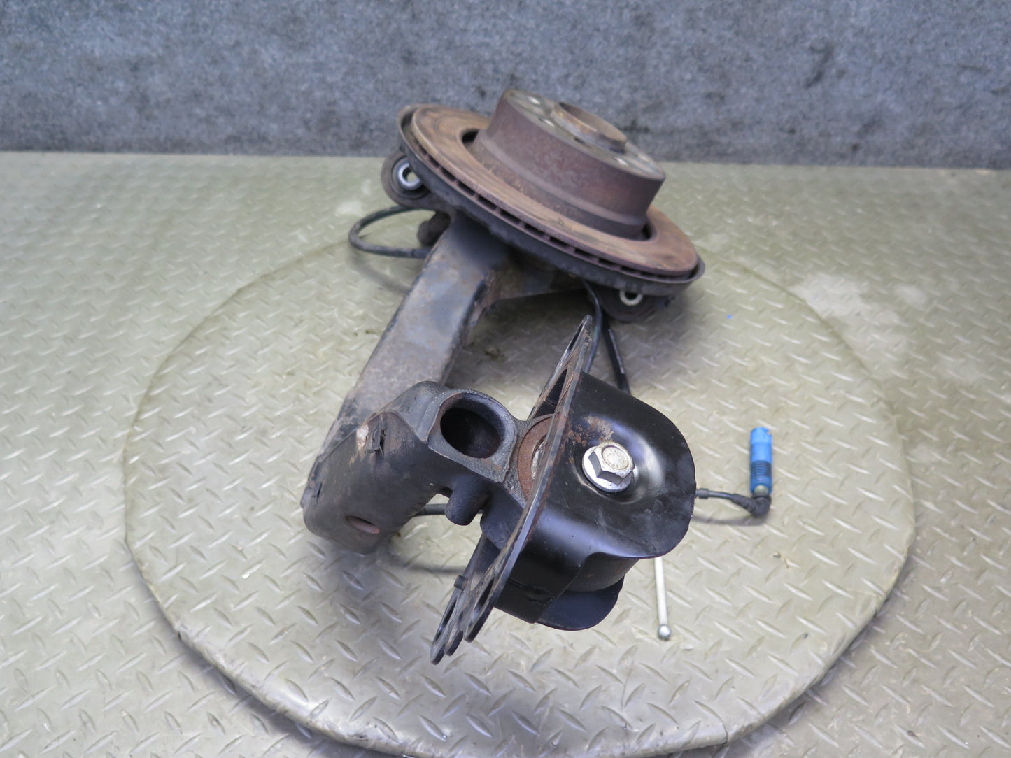 03-08 BMW E85 Z4 3.0L RWD Rear Left Spindle Knuckle Trailing Arm Hub Bearing OEM