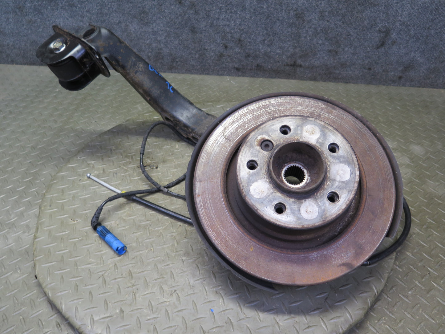 03-08 BMW E85 Z4 3.0L RWD Rear Left Spindle Knuckle Trailing Arm Hub Bearing OEM