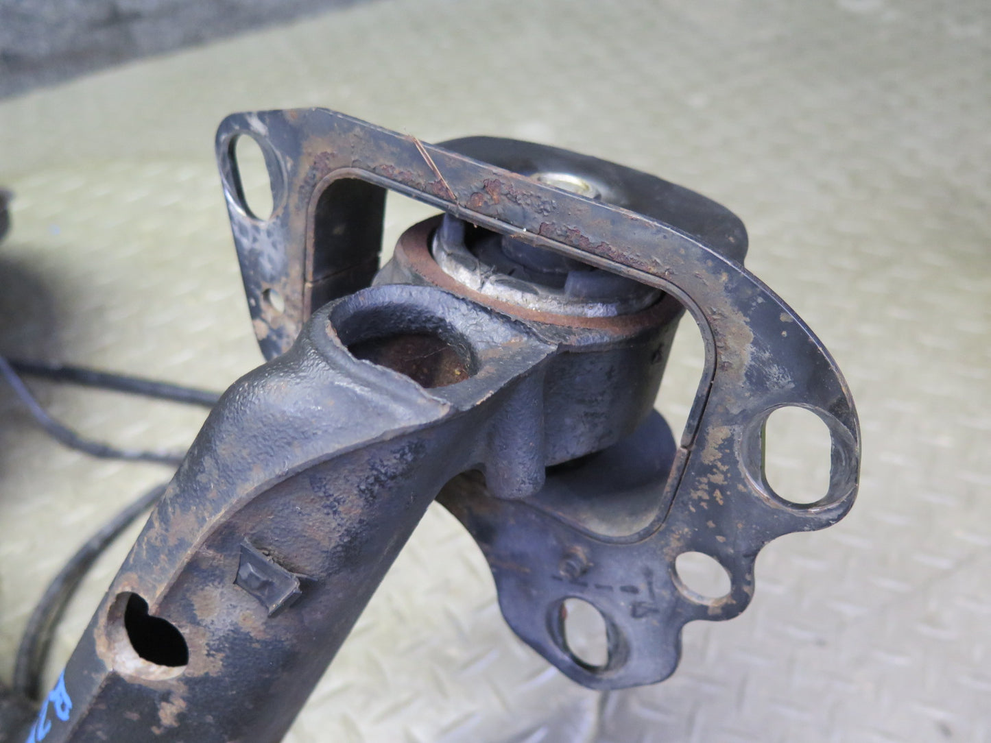 03-08 BMW E85 Z4 3.0L RWD Rear Left Spindle Knuckle Trailing Arm Hub Bearing OEM
