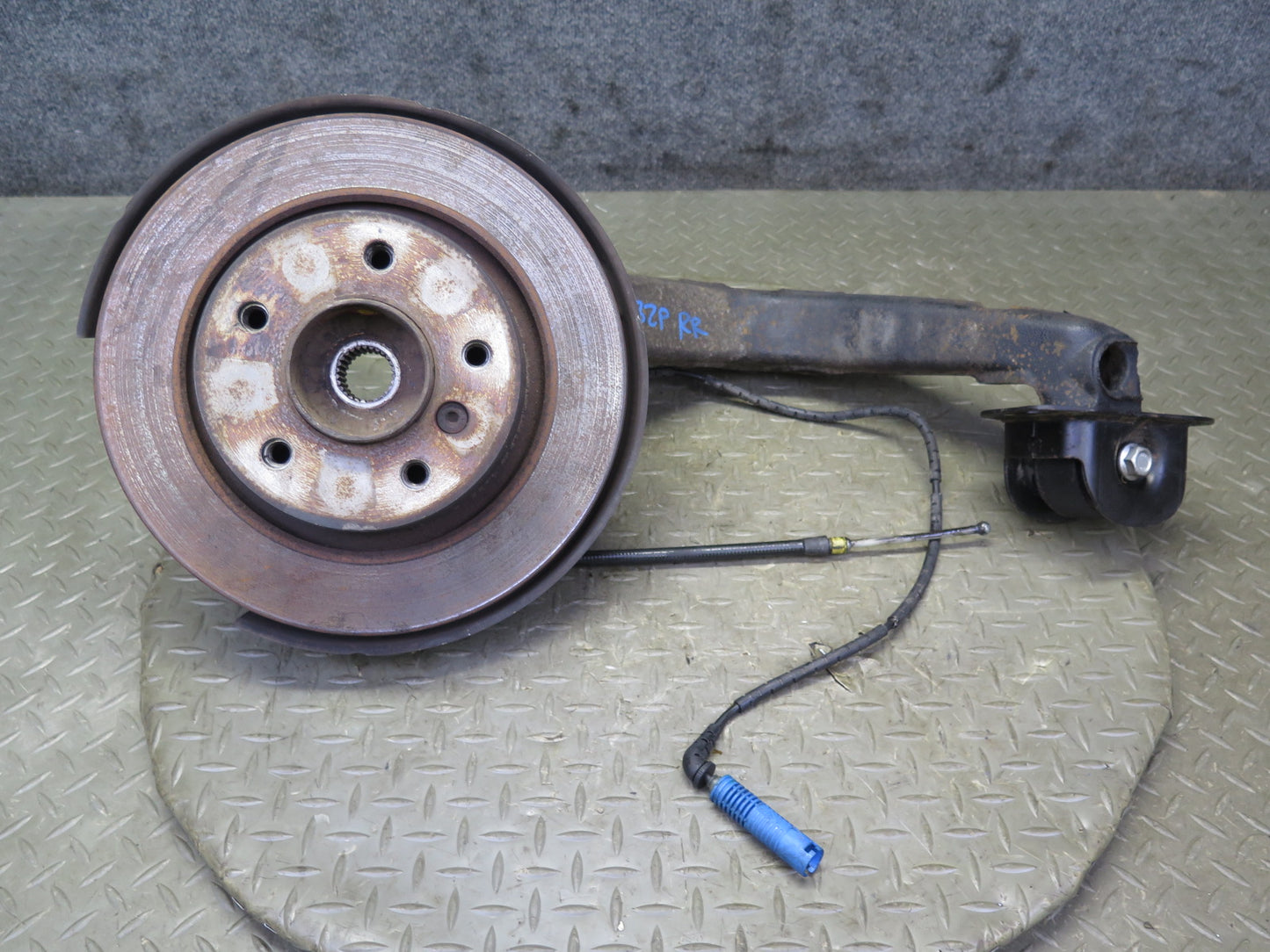 03-08 BMW E85 Z4 3.0 RWD Rear Right Spindle Knuckle Trailing Arm Hub Bearing OEM