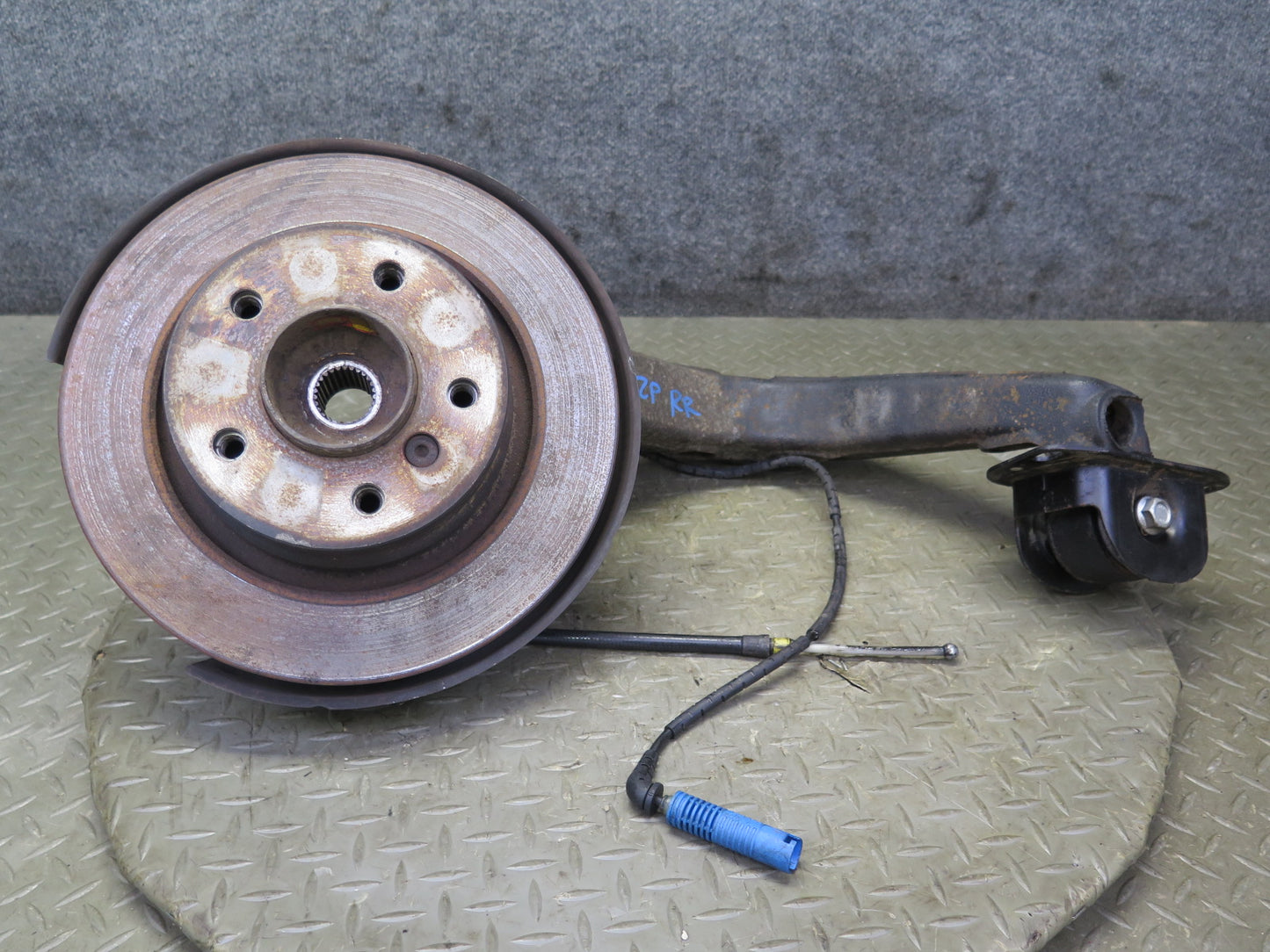 03-08 BMW E85 Z4 3.0 RWD Rear Right Spindle Knuckle Trailing Arm Hub Bearing OEM