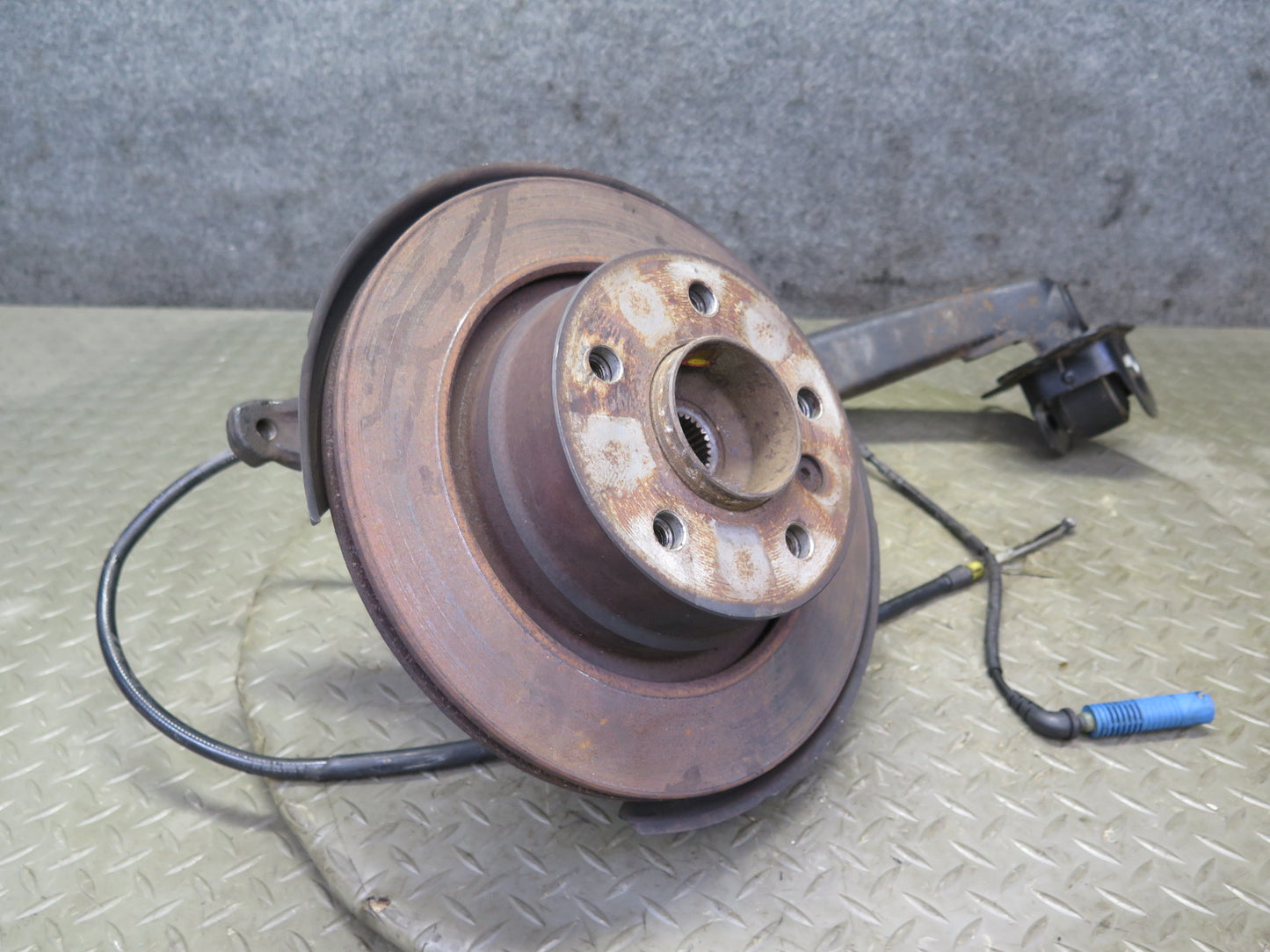 03-08 BMW E85 Z4 3.0 RWD Rear Right Spindle Knuckle Trailing Arm Hub Bearing OEM