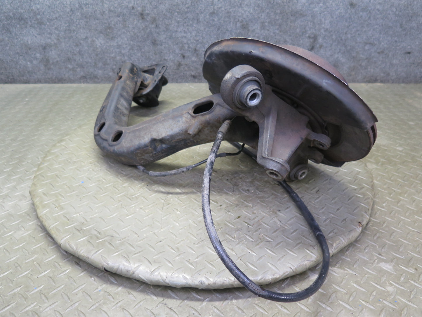 03-08 BMW E85 Z4 3.0 RWD Rear Right Spindle Knuckle Trailing Arm Hub Bearing OEM