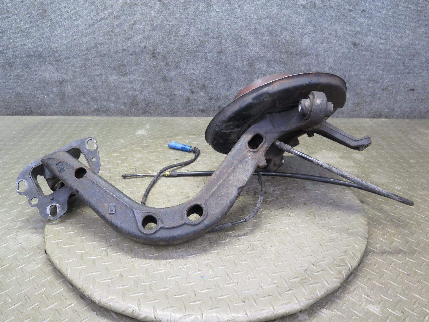 03-08 BMW E85 Z4 3.0 RWD Rear Right Spindle Knuckle Trailing Arm Hub Bearing OEM