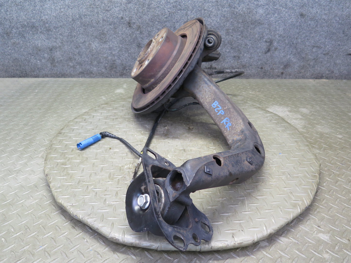 03-08 BMW E85 Z4 3.0 RWD Rear Right Spindle Knuckle Trailing Arm Hub Bearing OEM