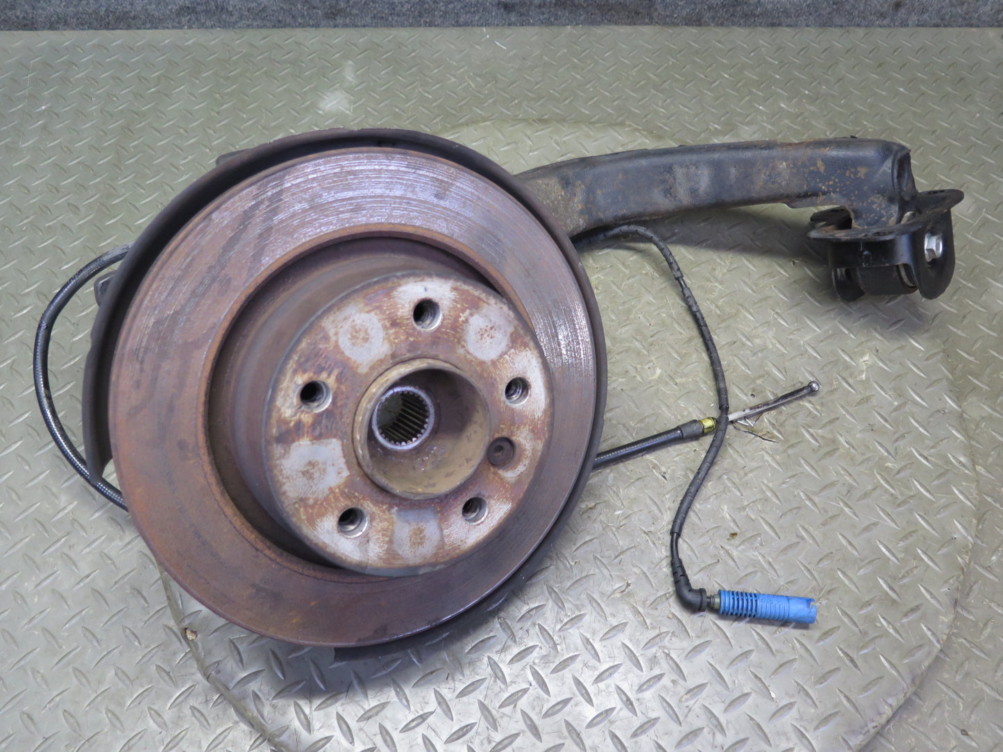 03-08 BMW E85 Z4 3.0 RWD Rear Right Spindle Knuckle Trailing Arm Hub Bearing OEM