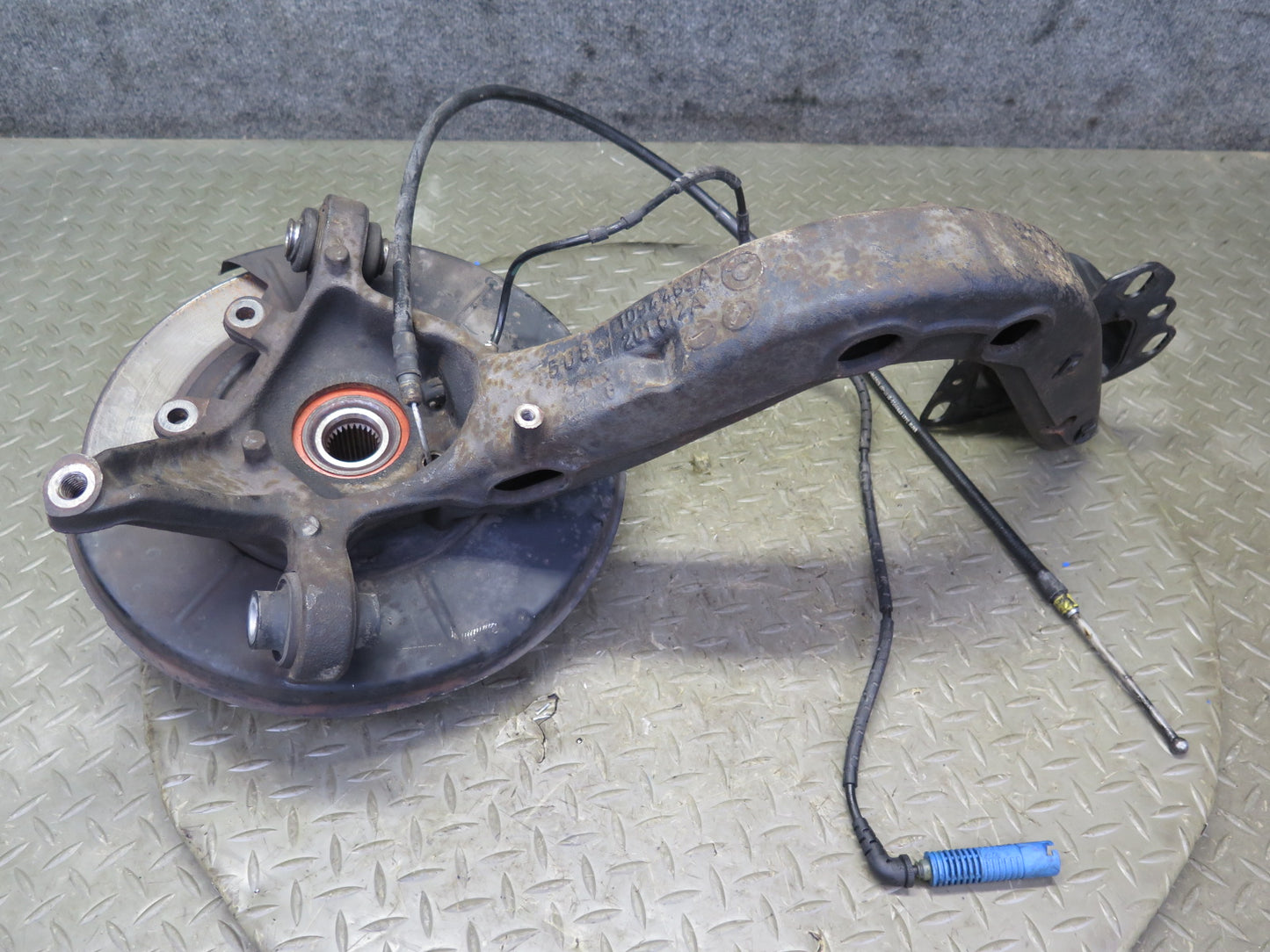 03-08 BMW E85 Z4 3.0 RWD Rear Right Spindle Knuckle Trailing Arm Hub Bearing OEM