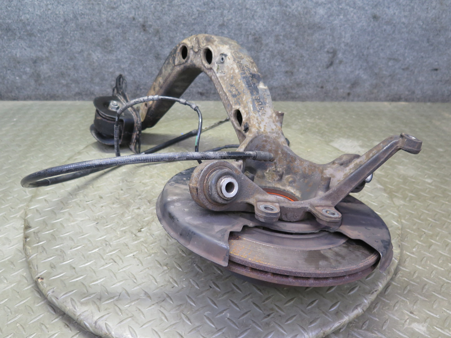 03-08 BMW E85 Z4 3.0 RWD Rear Right Spindle Knuckle Trailing Arm Hub Bearing OEM