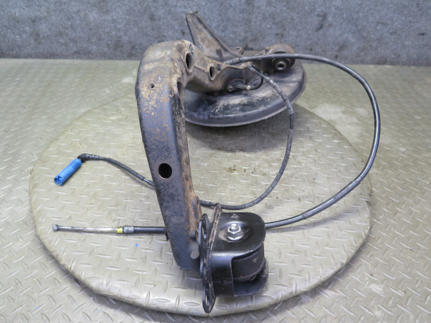 03-08 BMW E85 Z4 3.0 RWD Rear Right Spindle Knuckle Trailing Arm Hub Bearing OEM