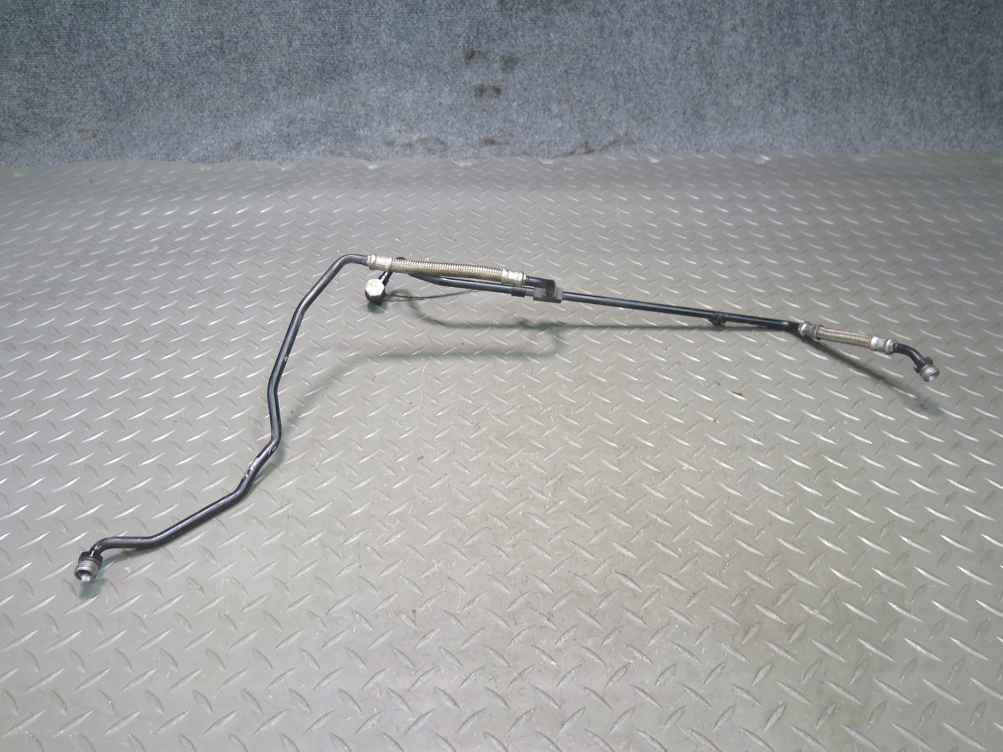2006-2012 Bentley Flying Spur 6.0L W12 Engine Turbocharger Oil Line