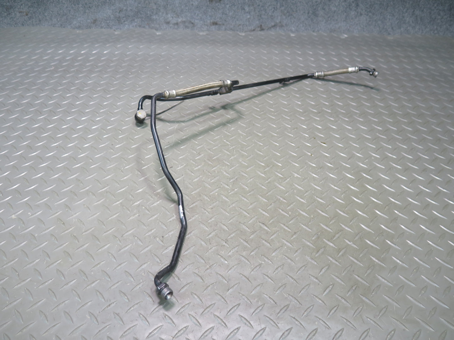 2006-2012 Bentley Flying Spur 6.0L W12 Engine Turbocharger Oil Line