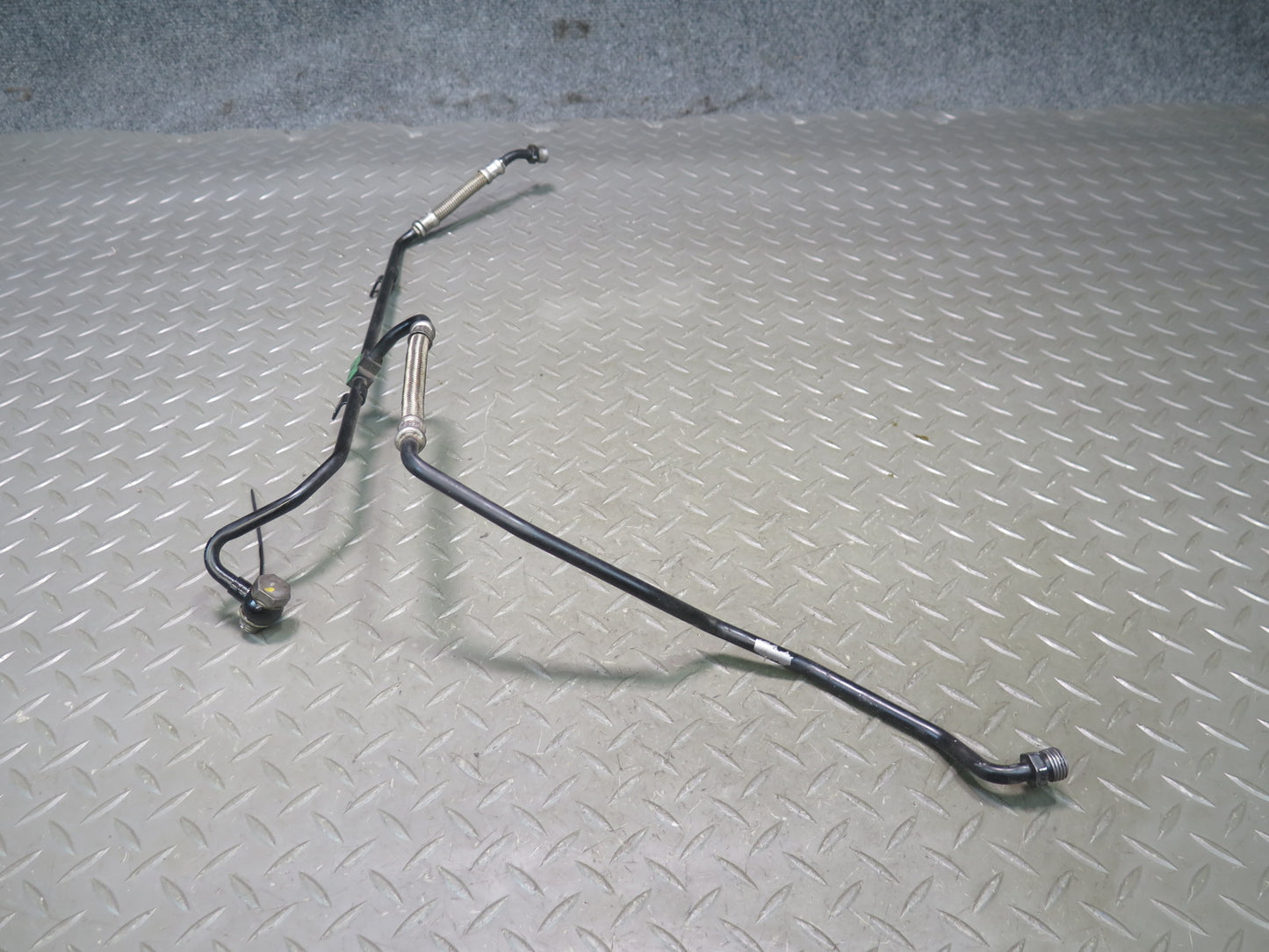 2006-2012 Bentley Flying Spur 6.0L W12 Engine Turbocharger Oil Line