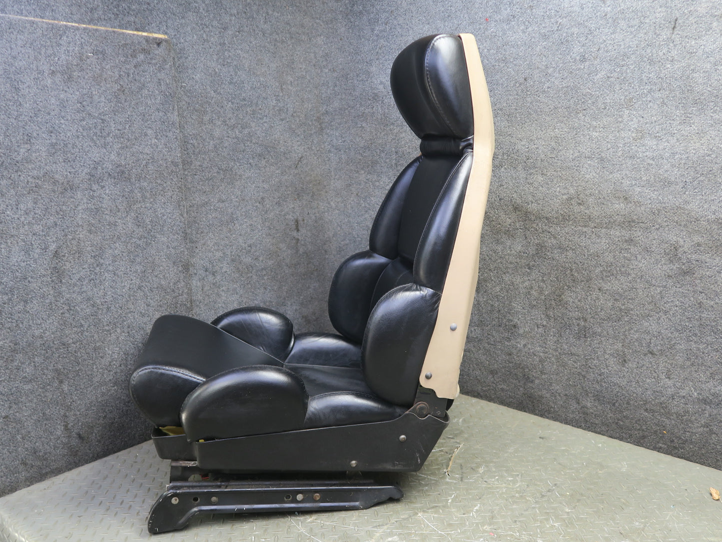 92-93 Chevrolet Corvette C4 Set of 2 Front Leather Seat Black OEM