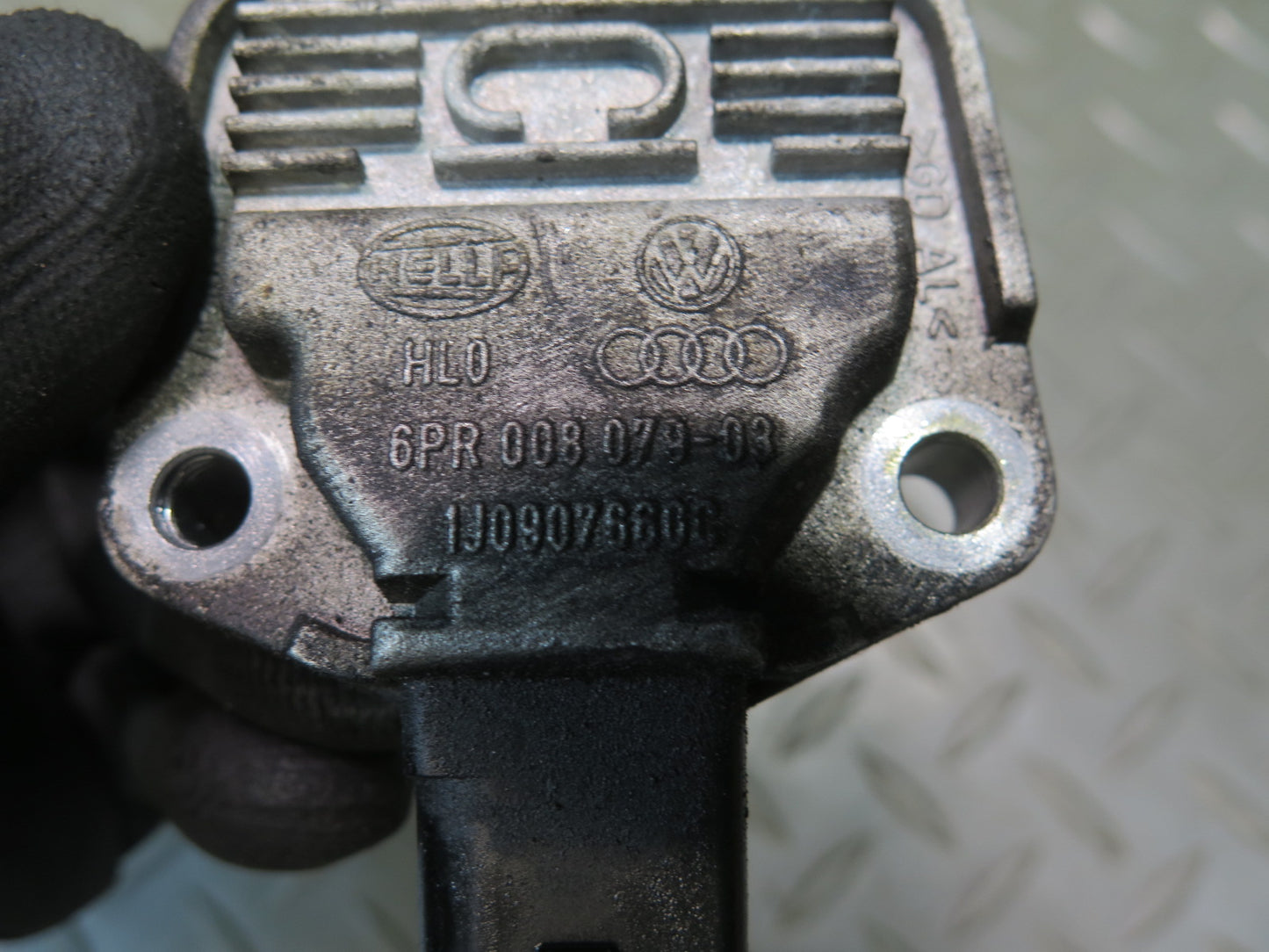2006-2012 Bentley Flying Spur Engine Oil Level Sensor 6PR008079
