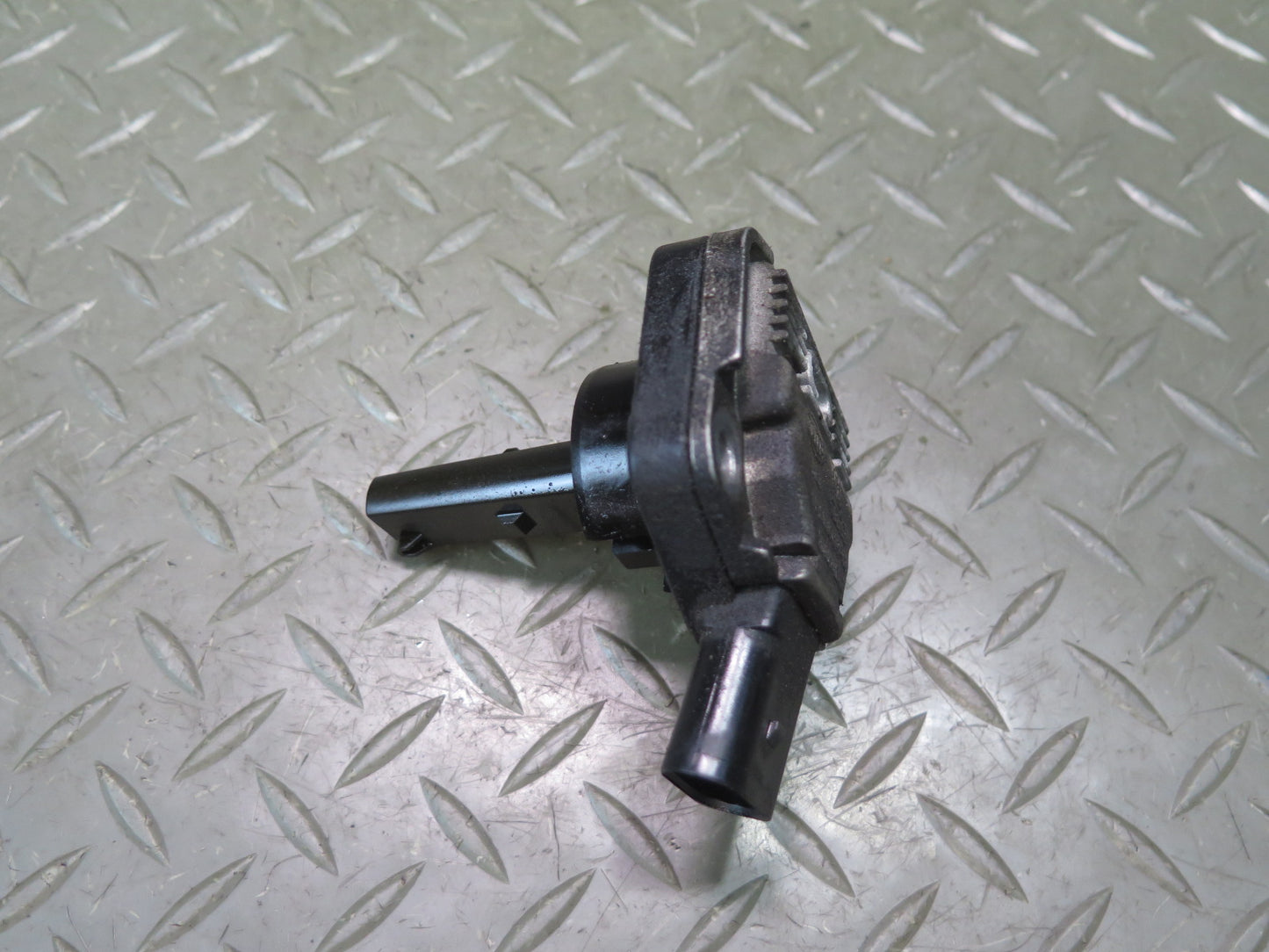 2006-2012 Bentley Flying Spur Engine Oil Level Sensor 6PR008079