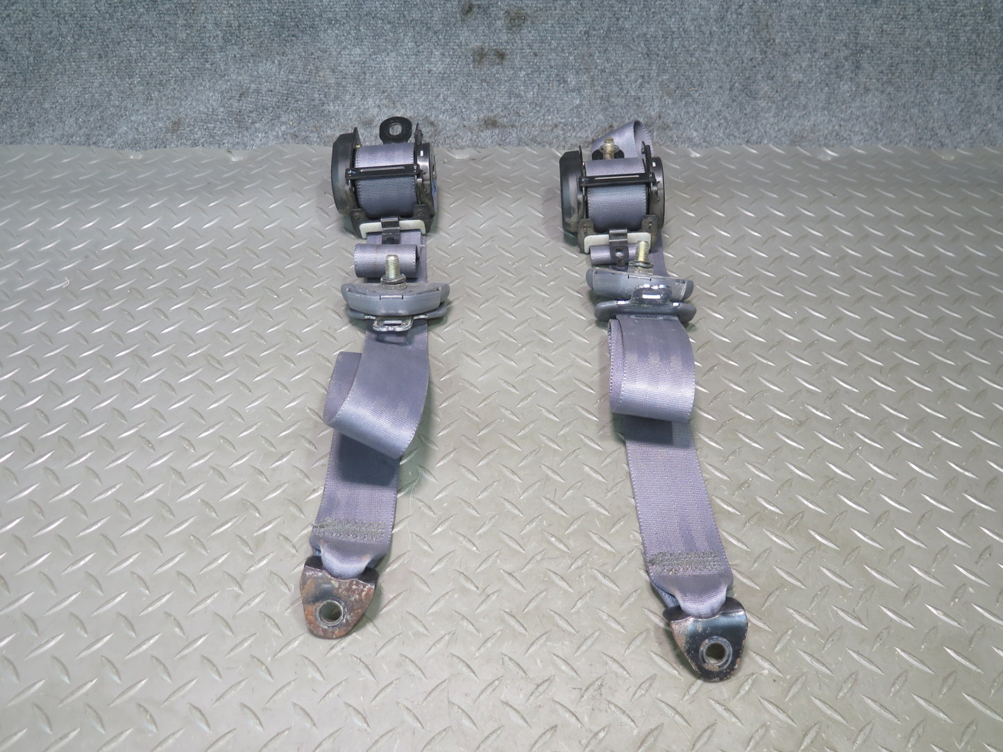 91-92 TOYOTA LAND CRUISER FJ80 SET OF 2 REAR 3-RD ROW LEFT & RIGHT SEATBELT RETRACTORS OEM